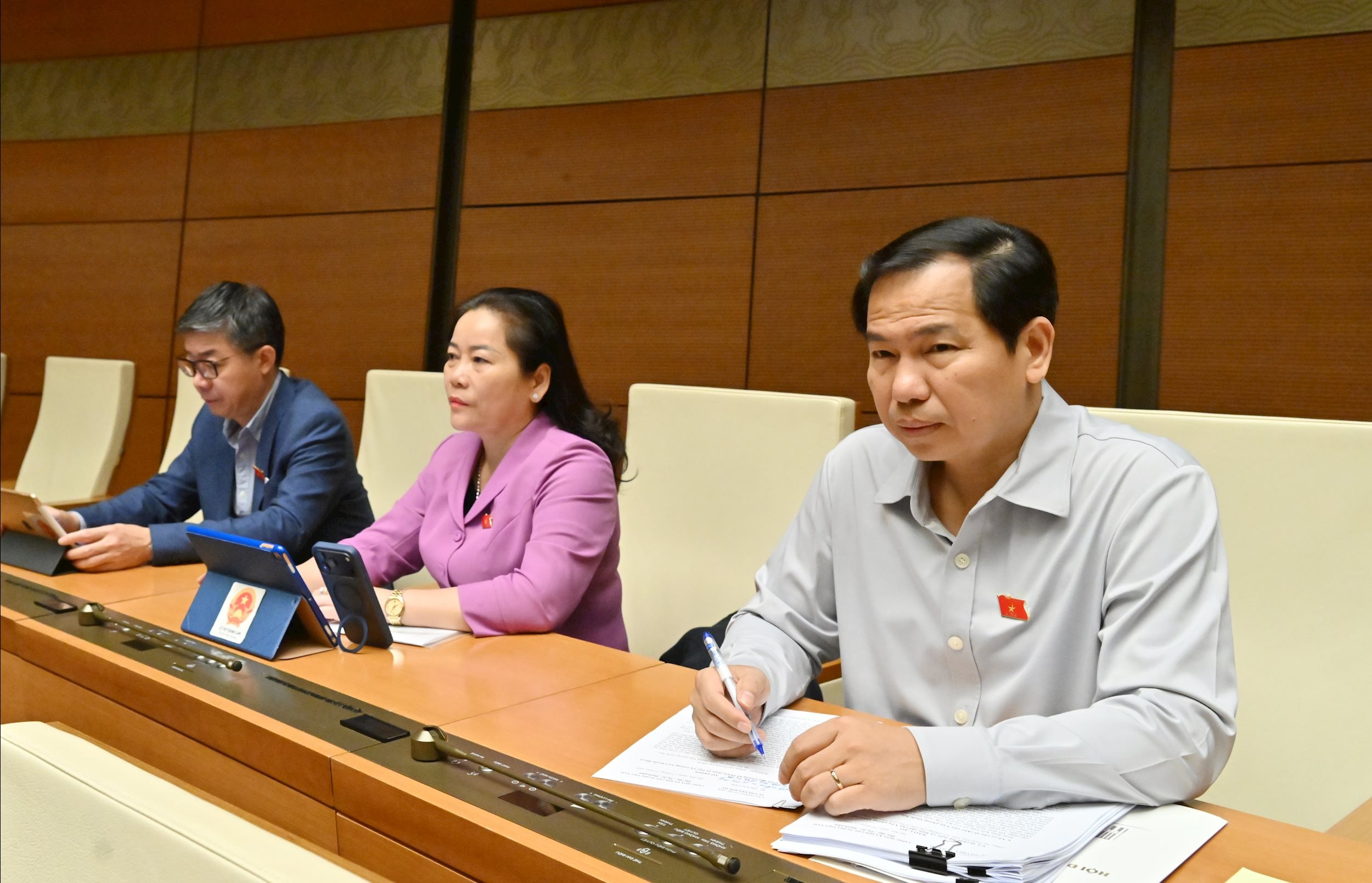 Các đại biểu tại phiên họpVQK_4061