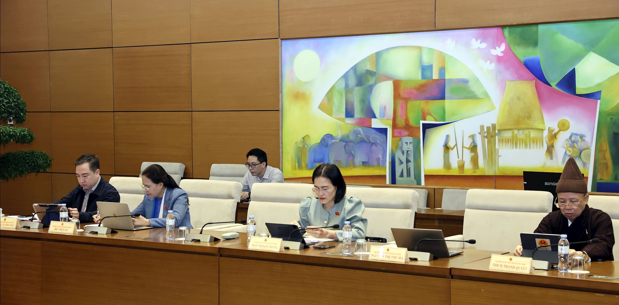 Delegáti účastnící se schůze Skupina 14 (1)