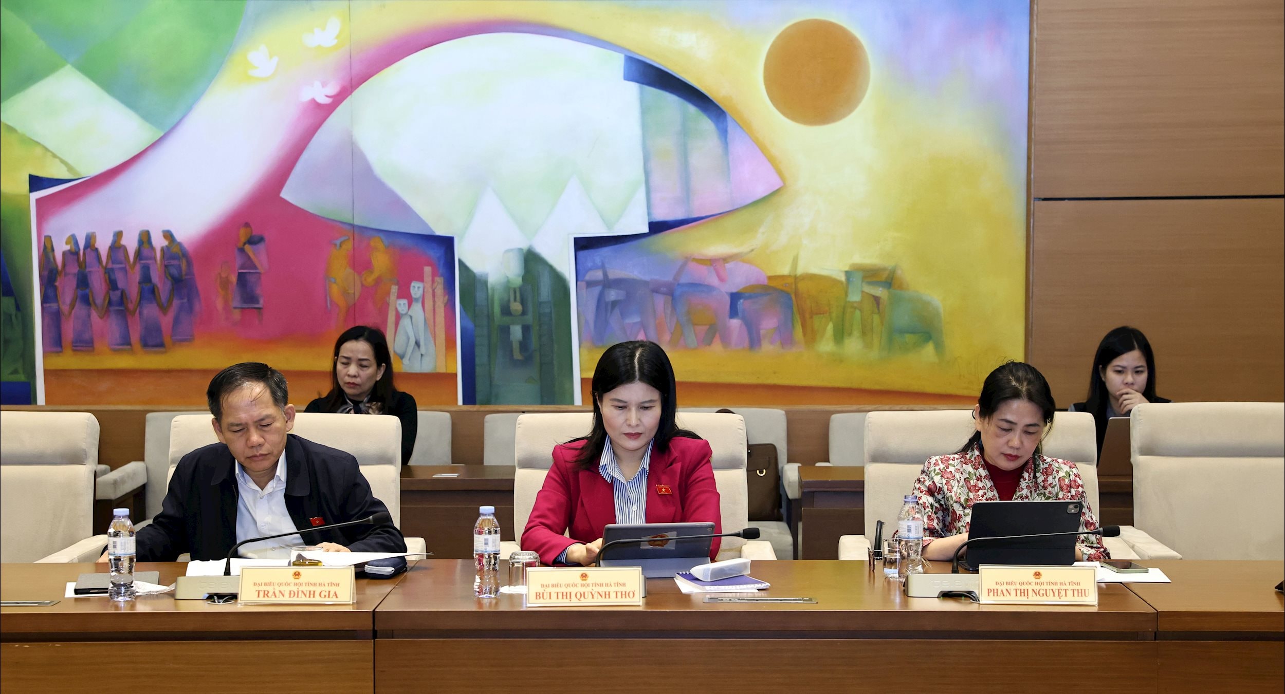 Delegáti účastnící se schůze Skupina 14 (2)