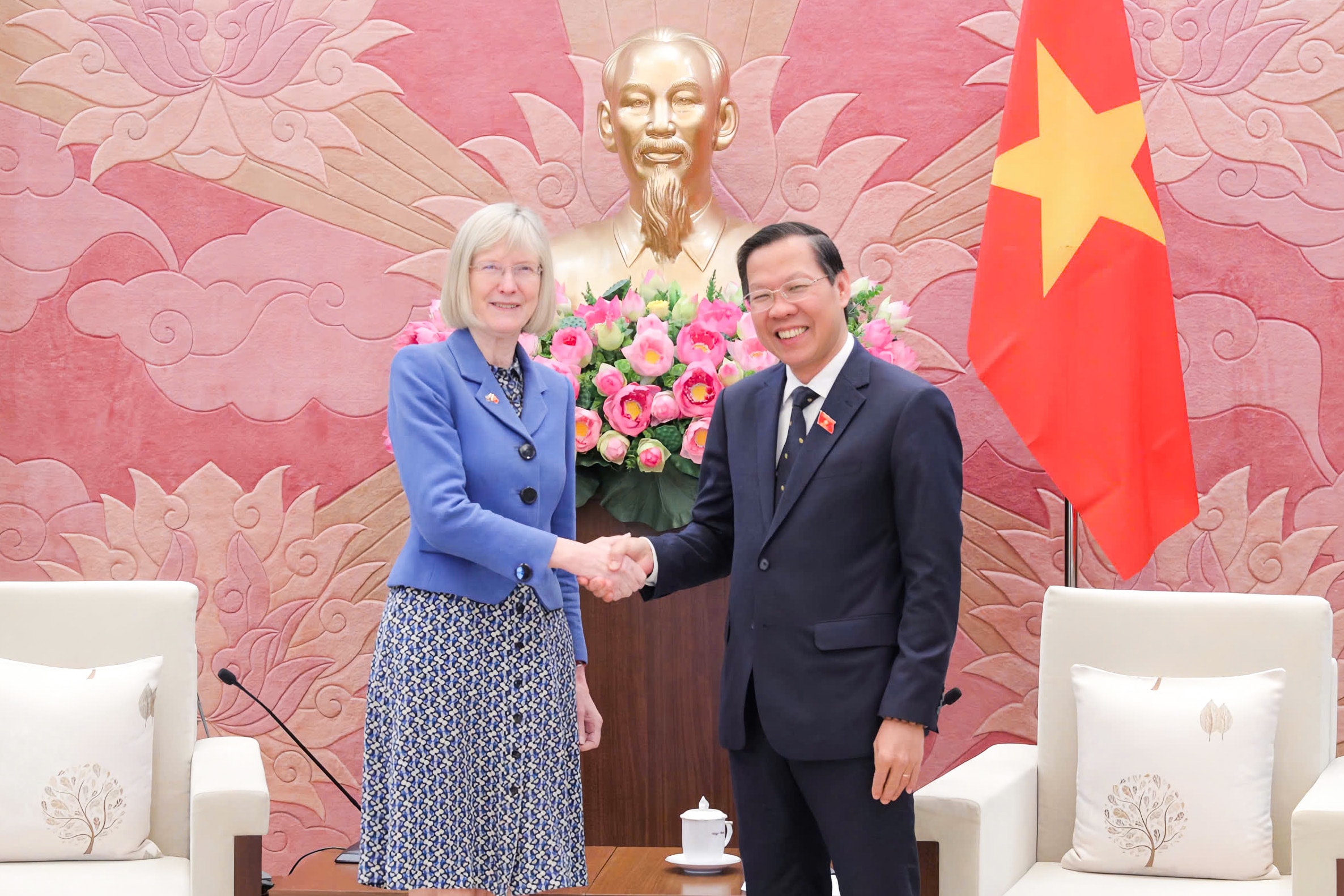 Chủ nhiệm Ủy ban Kinh tế và Tài chính Phan Văn Mãi tiếp Đại sứ Úc tại Việt Nam