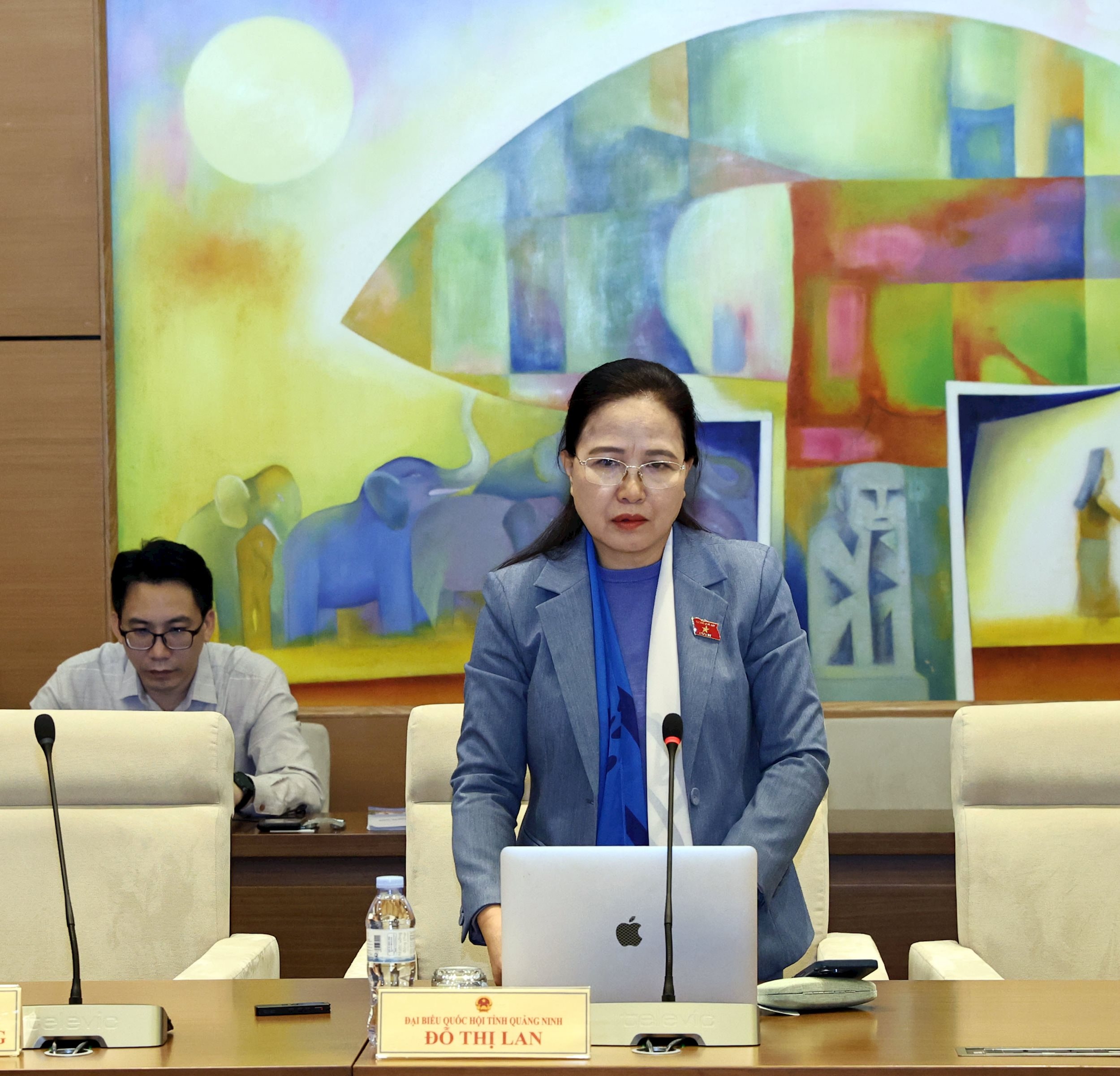 Promluvil delegát Národního shromáždění Do Thi Lan (Quang Ninh)