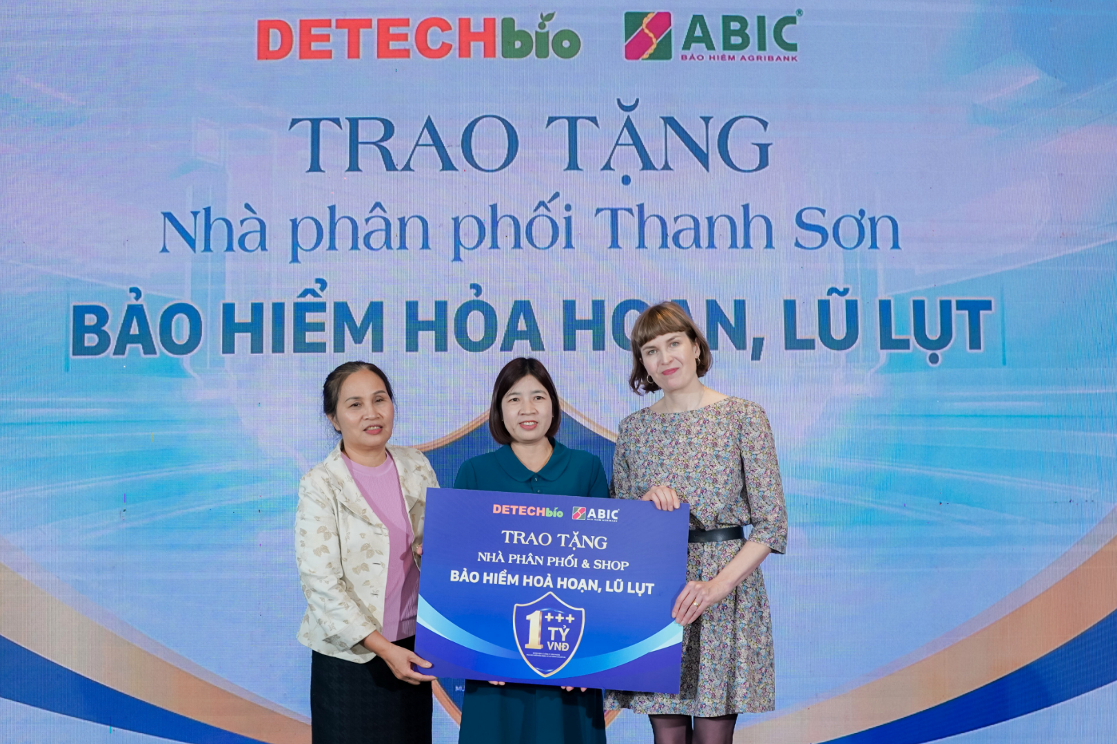 Một số hình ảnh DETECHBio trao tặng bảo hiểm Hỏa hoạn, Lũ lụt cho các đối tác 