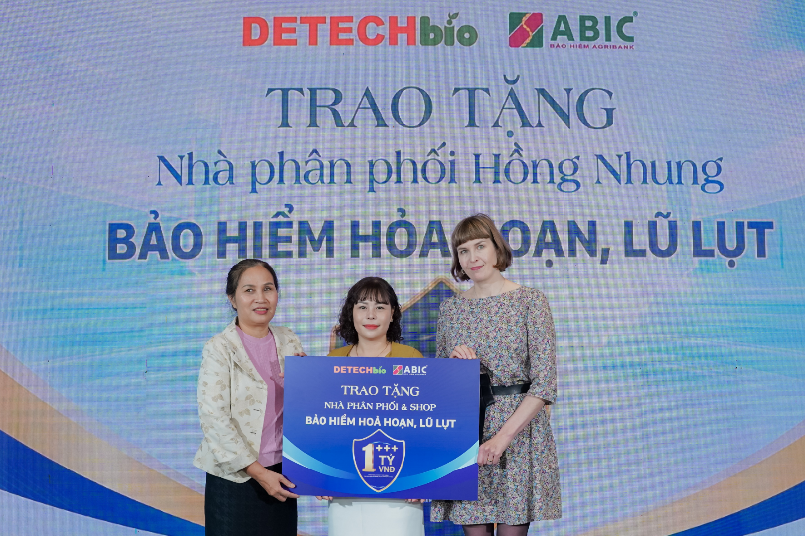 Một số hình ảnh DETECHBio trao tặng bảo hiểm Hỏa hoạn, Lũ lụt cho các đối tác (1)
