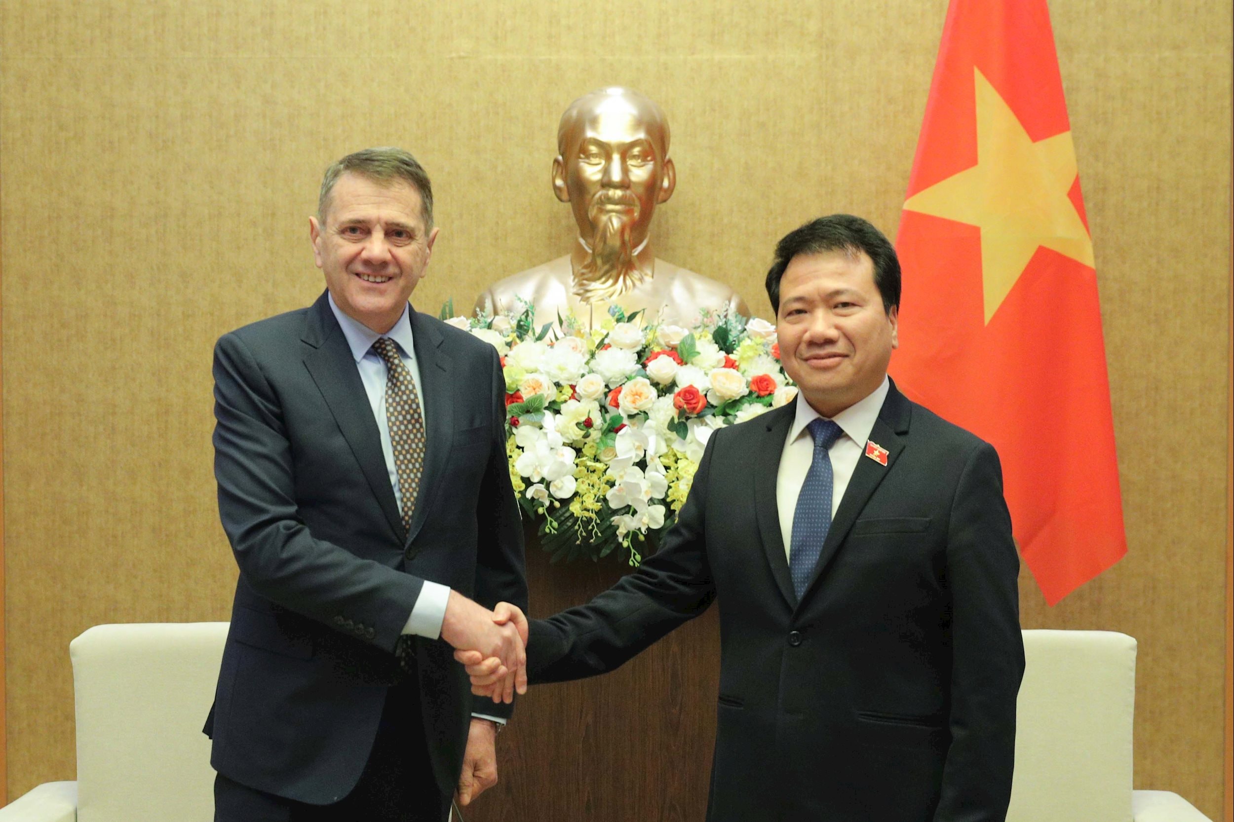 Phó Chủ nhiệm Ủy ban Pháp luật và Tư pháp Ngô Trung Thành tiếp Đại sứ Bulgaria tại Việt Nam