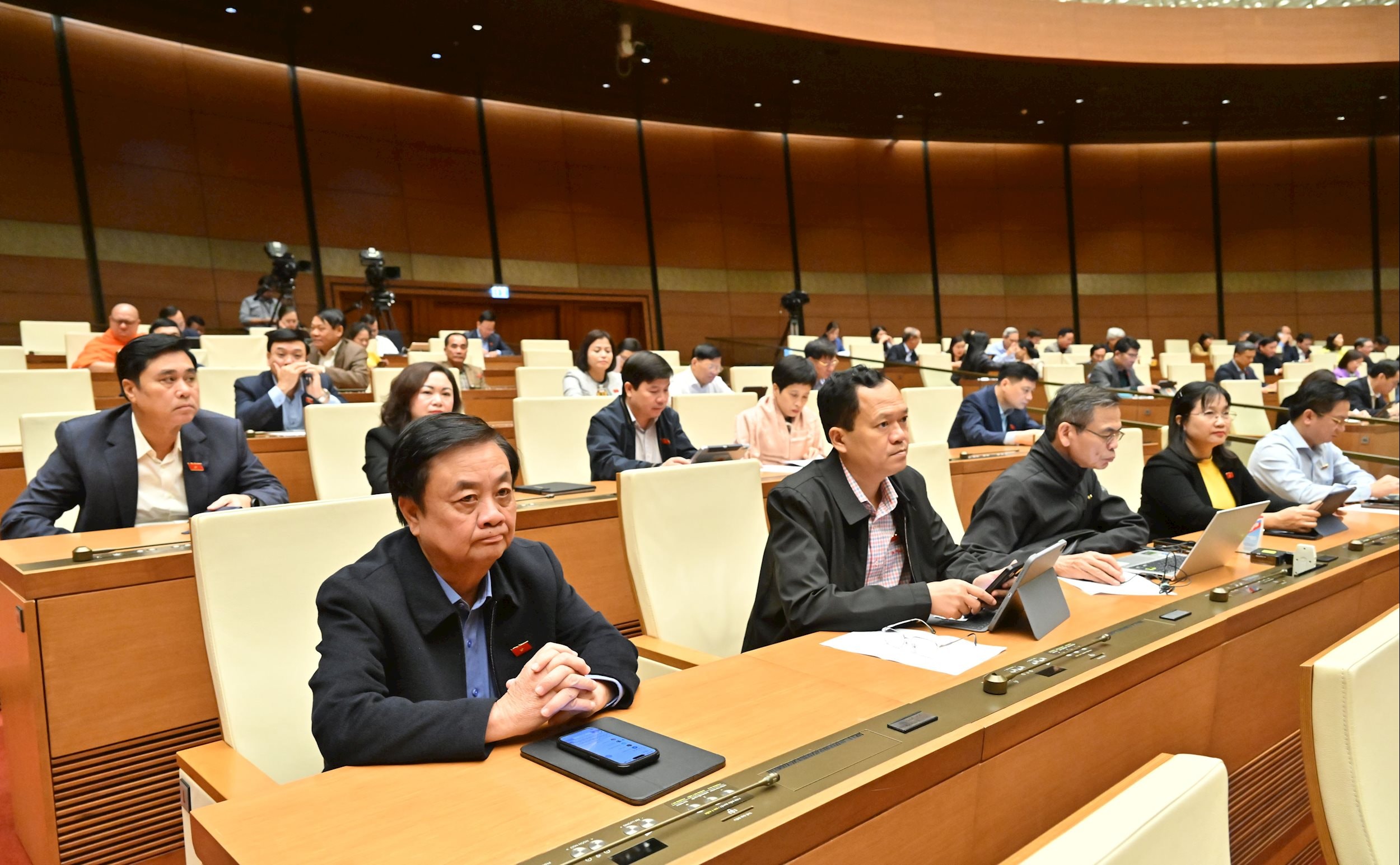Phó Chủ tịch Quốc hội Lê Minh Hoan và các đại biểu tại phiên họp
