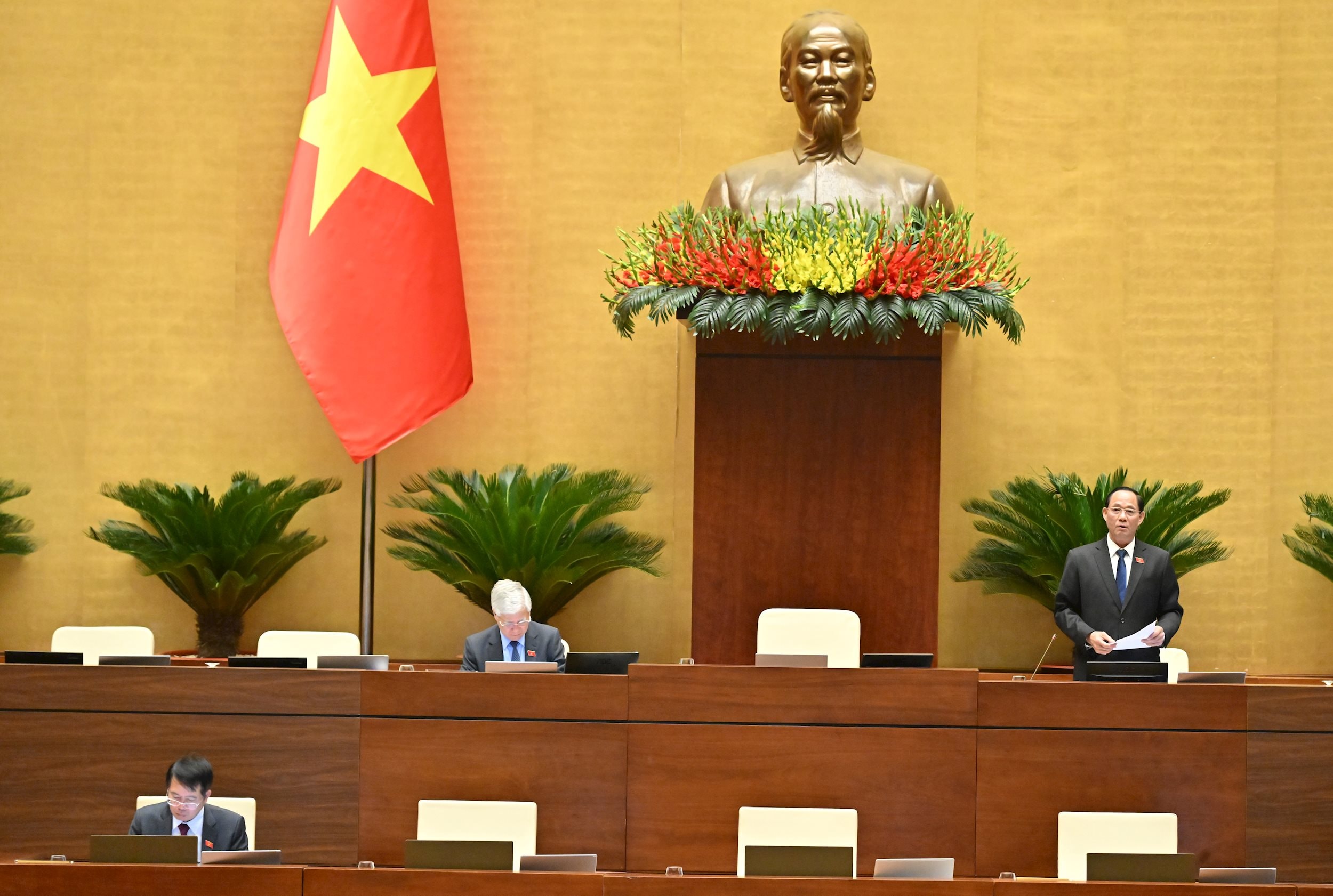 Phó Chủ tịch Quốc hội Trần Quang Phương điều hành phiên họpVQK_4002