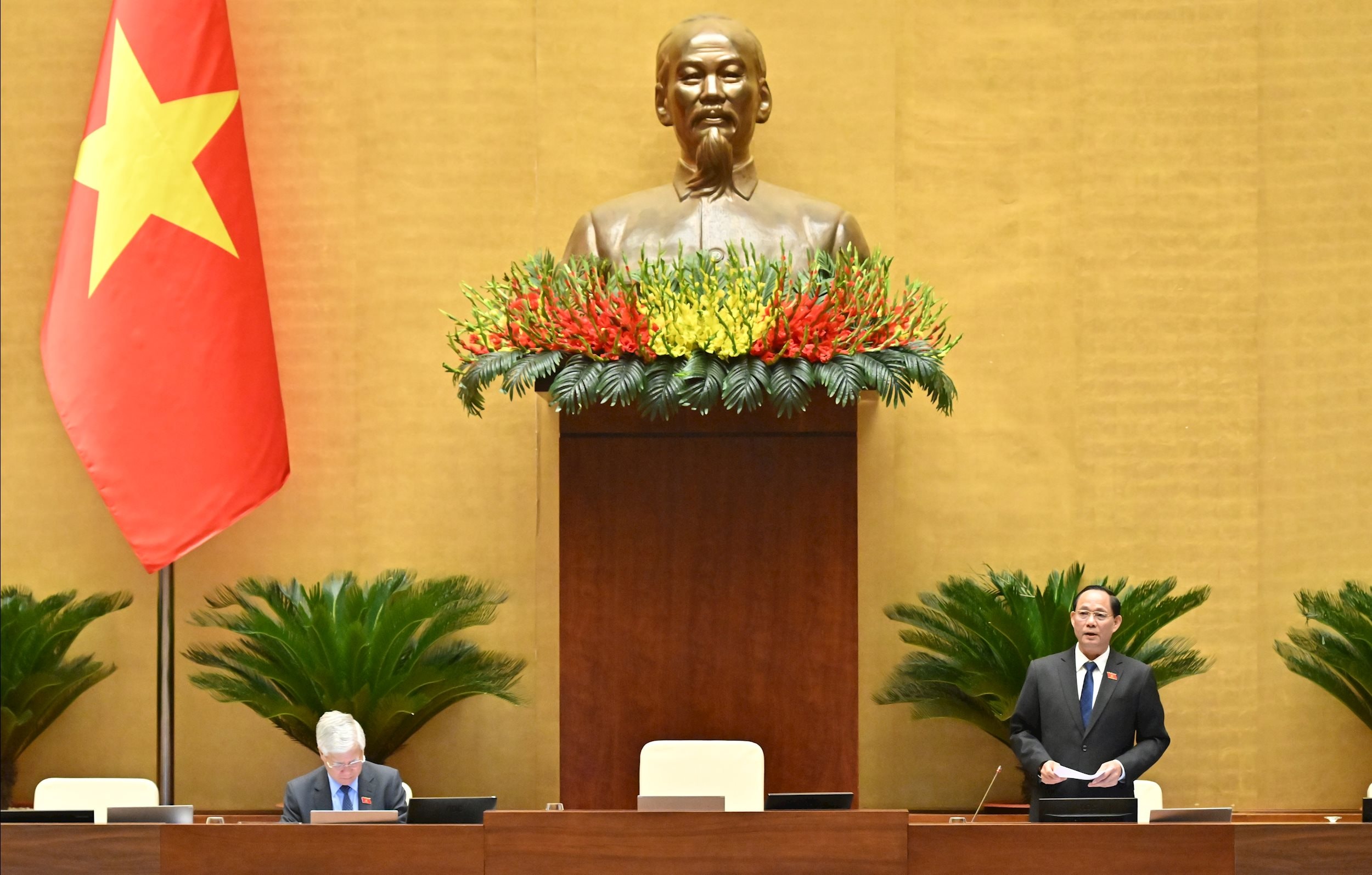 Phó Chủ tịch Quốc hội Trần Quang Phương điều hành phiên họpVQK_4005