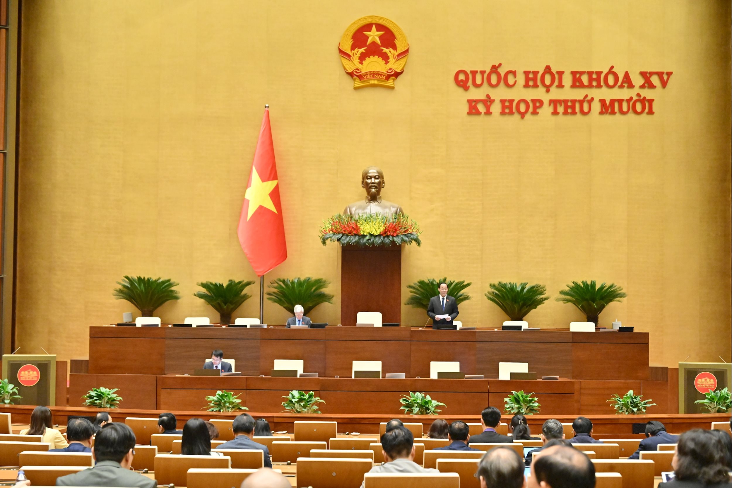 Phó Chủ tịch Quốc hội Trần Quang Phương điều hành phiên họpVQK_4011