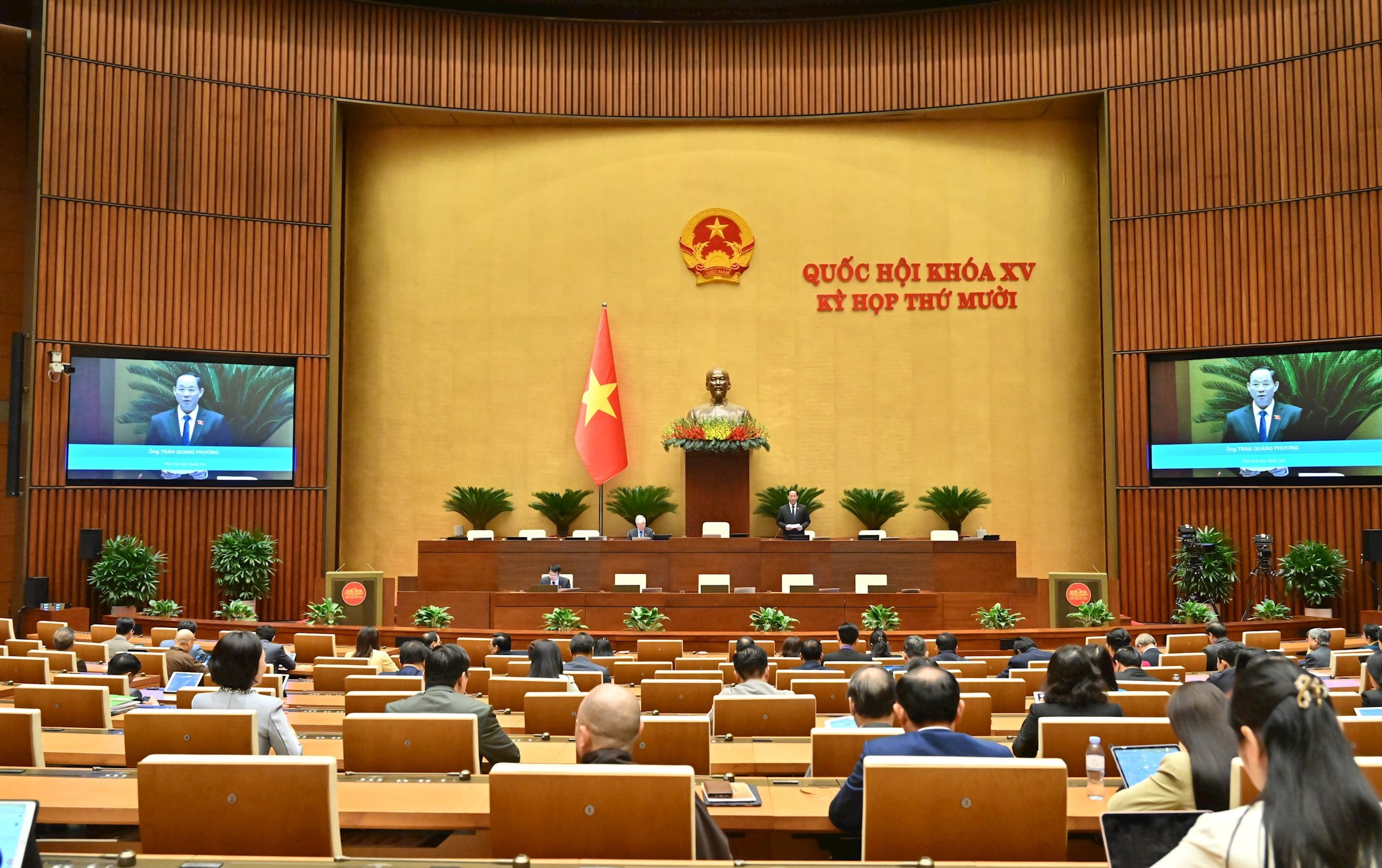 Phó Chủ tịch Quốc hội Trần Quang Phương điều hành phiên họpVQK_4012