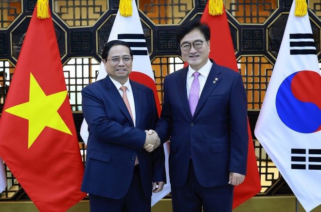 vna-potal-thu-tuong-pham-minh-chinh-hoi-kien-chu-tich-quoc-hoi-han-quoc-woo-won-shik-7460339.jpg