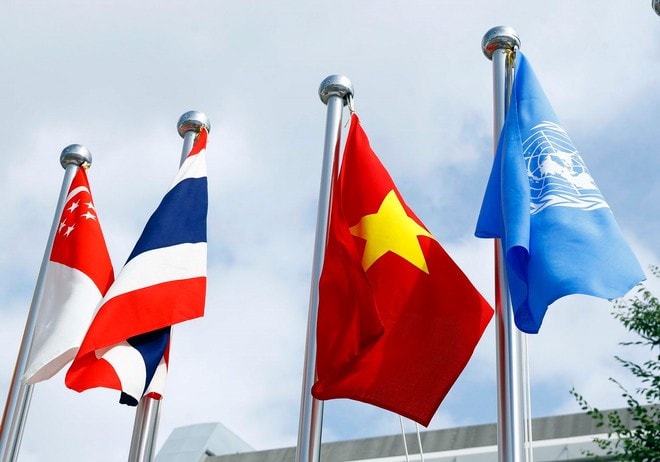 The flag of Vietnam (second from right) at the G20 Summit 2019 in Osaka, Japan. (Photo: VNA) g20-9299.jpg