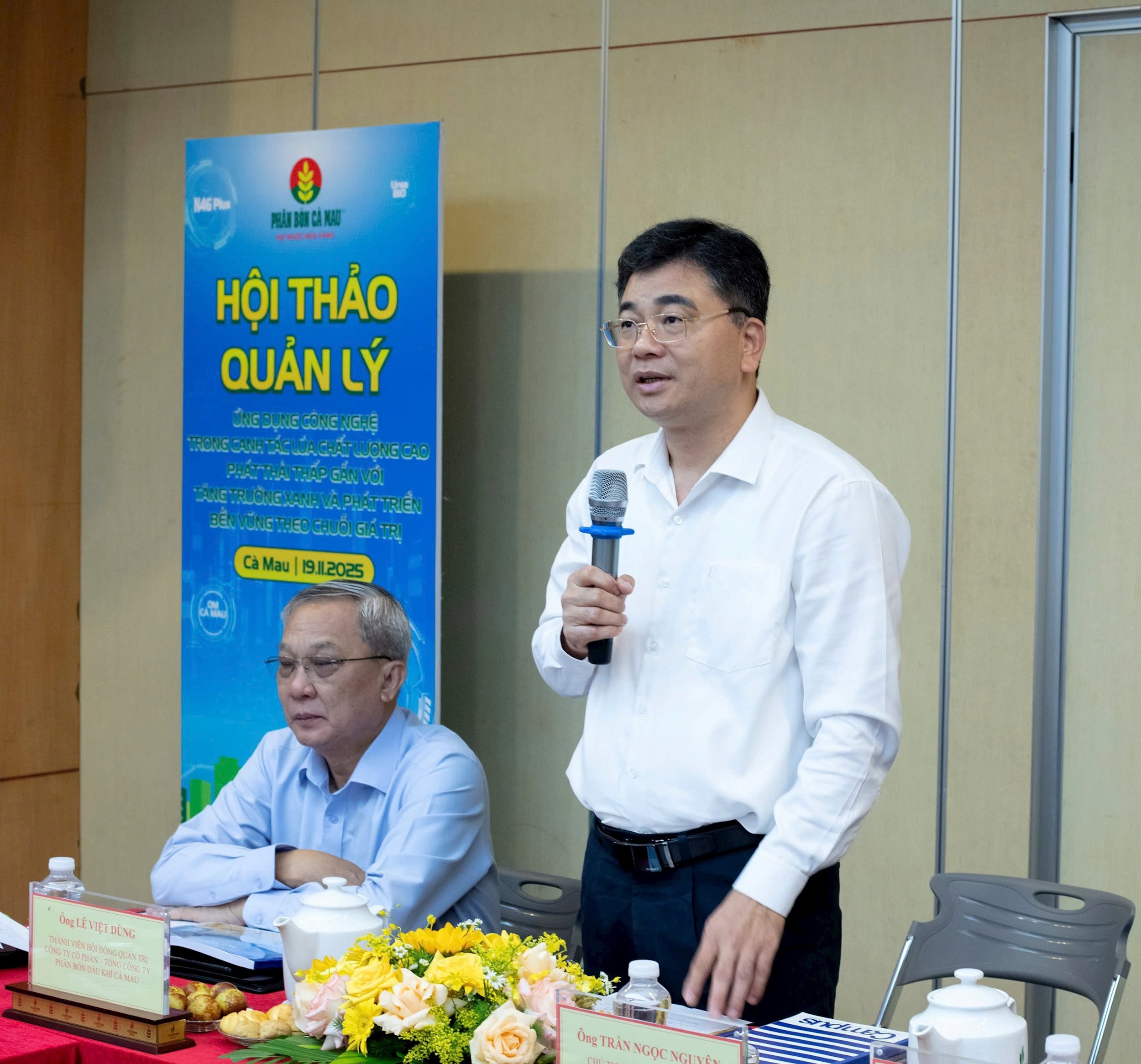 سخنرانی آقای تران نگوک نگوین.jpg