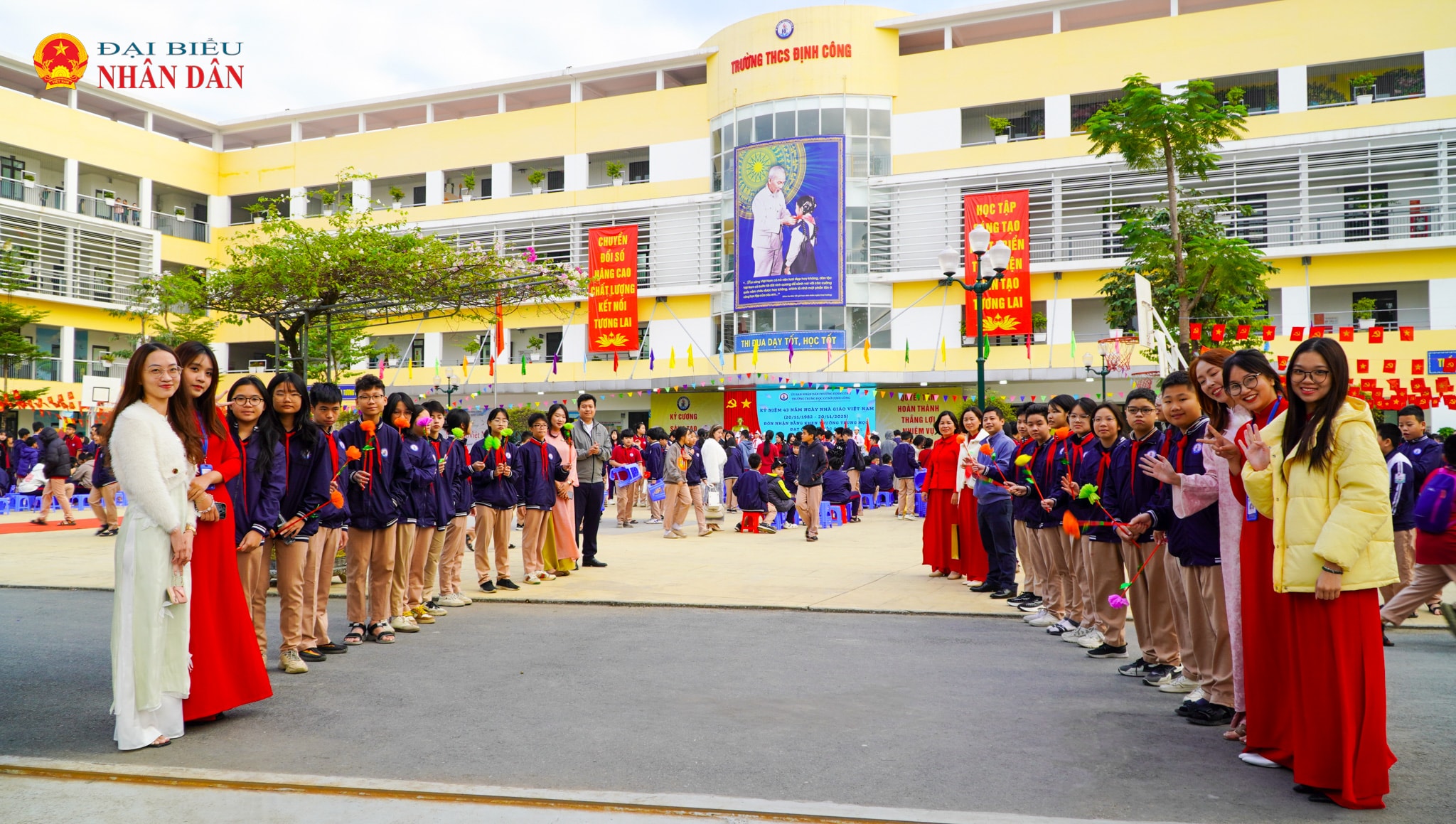 អនុវិទ្យាល័យ Dinh Cong (3)