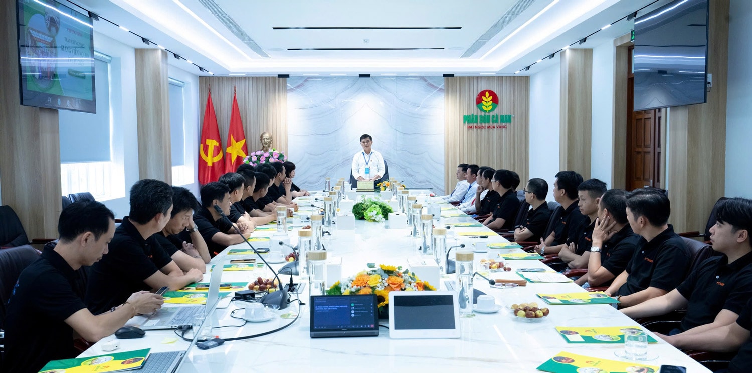 ผู้อำนวยการทั่วไปของ PVCFC Van Tien Thanh speaks.jpg