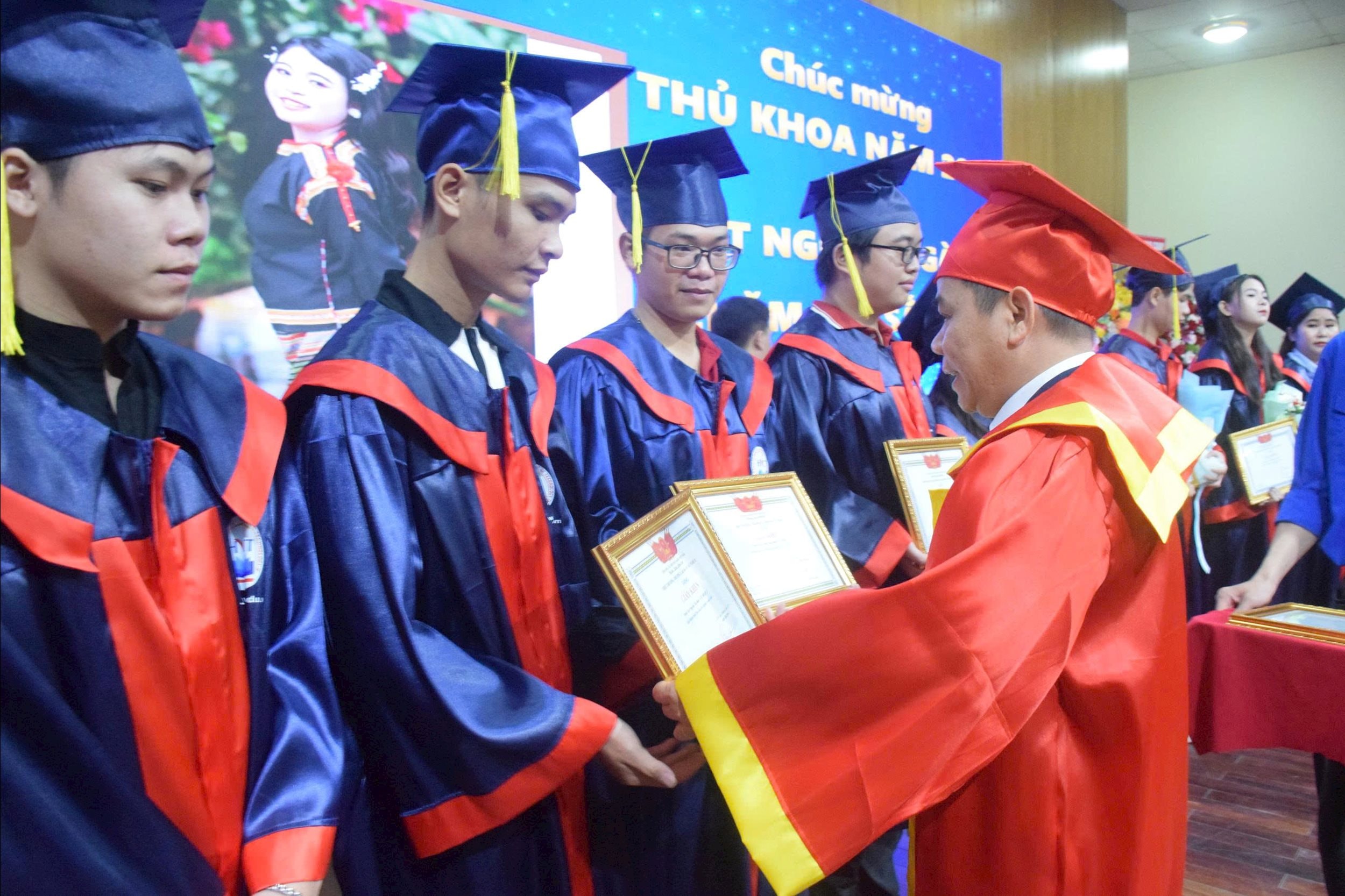 Trao BTN cho sinh vien XS