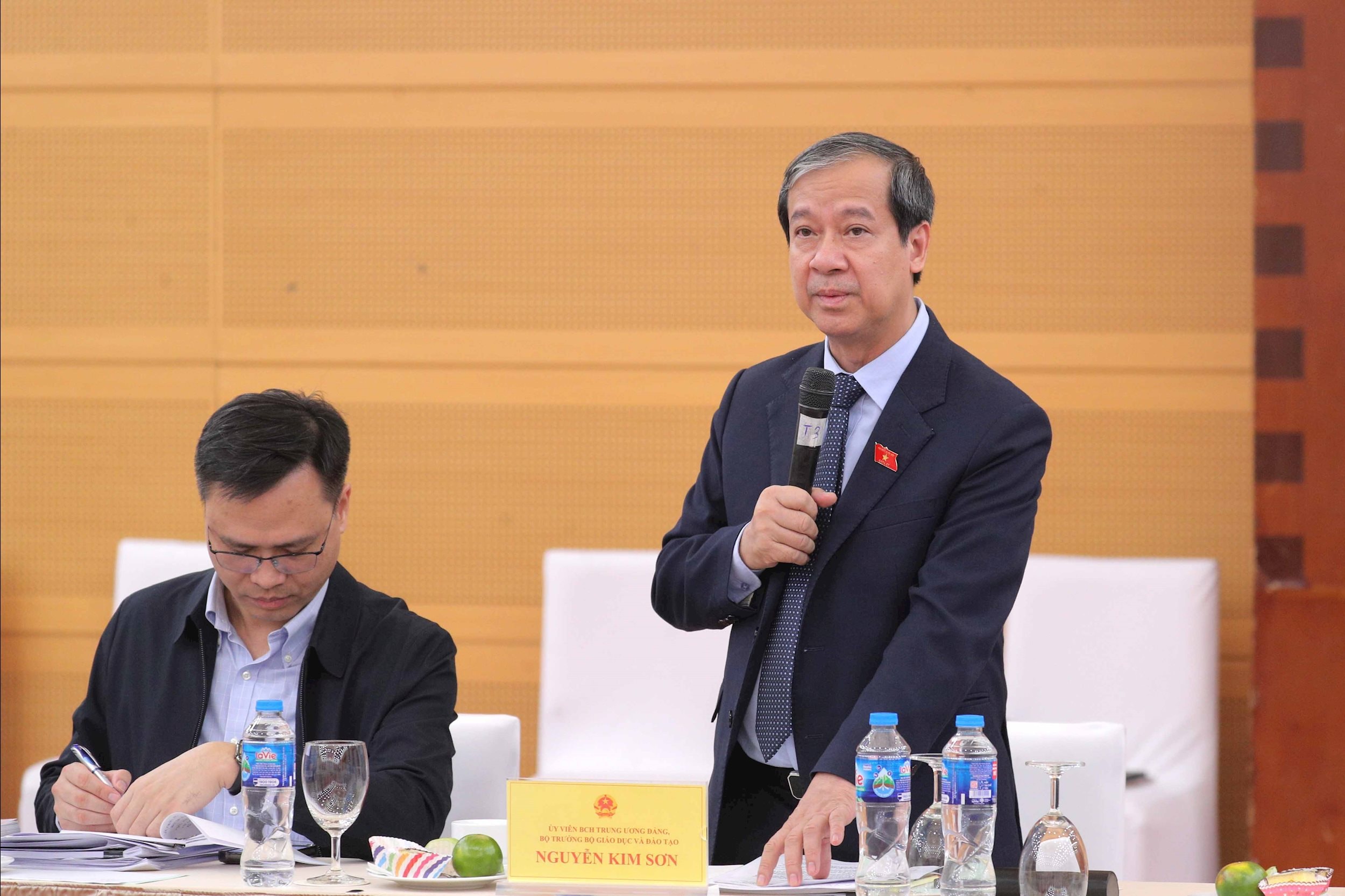 शिक्षा और प्रशिक्षण मंत्री गुयेन किम सोन