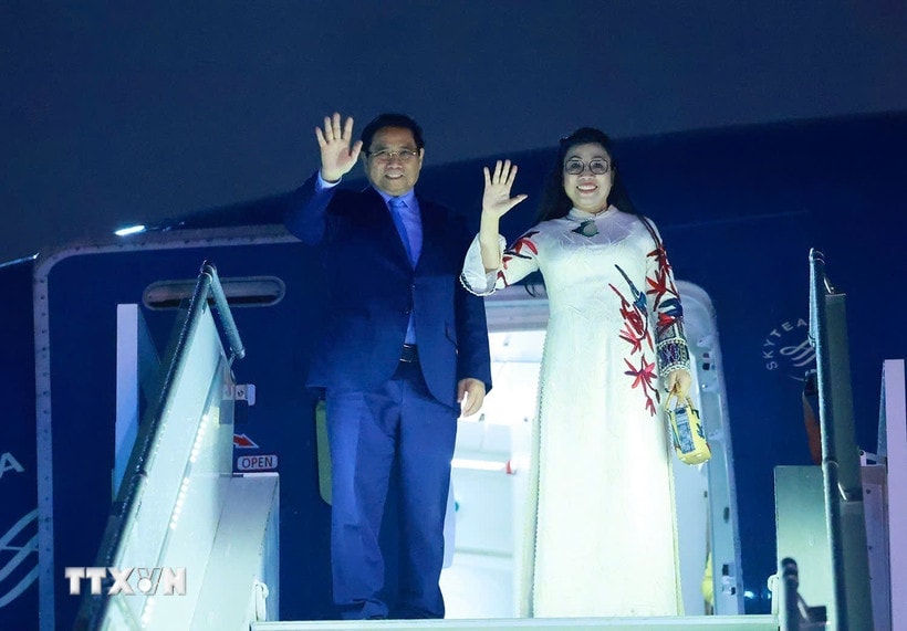 Thủ tướng Phạm Minh Chính và Phu nhân rời Algeria, tiếp tục lên đường tham dự Hội nghị Thượng đỉnh G20 tại Nam Phi. (Ảnh: Dương Giang/TTXVN)