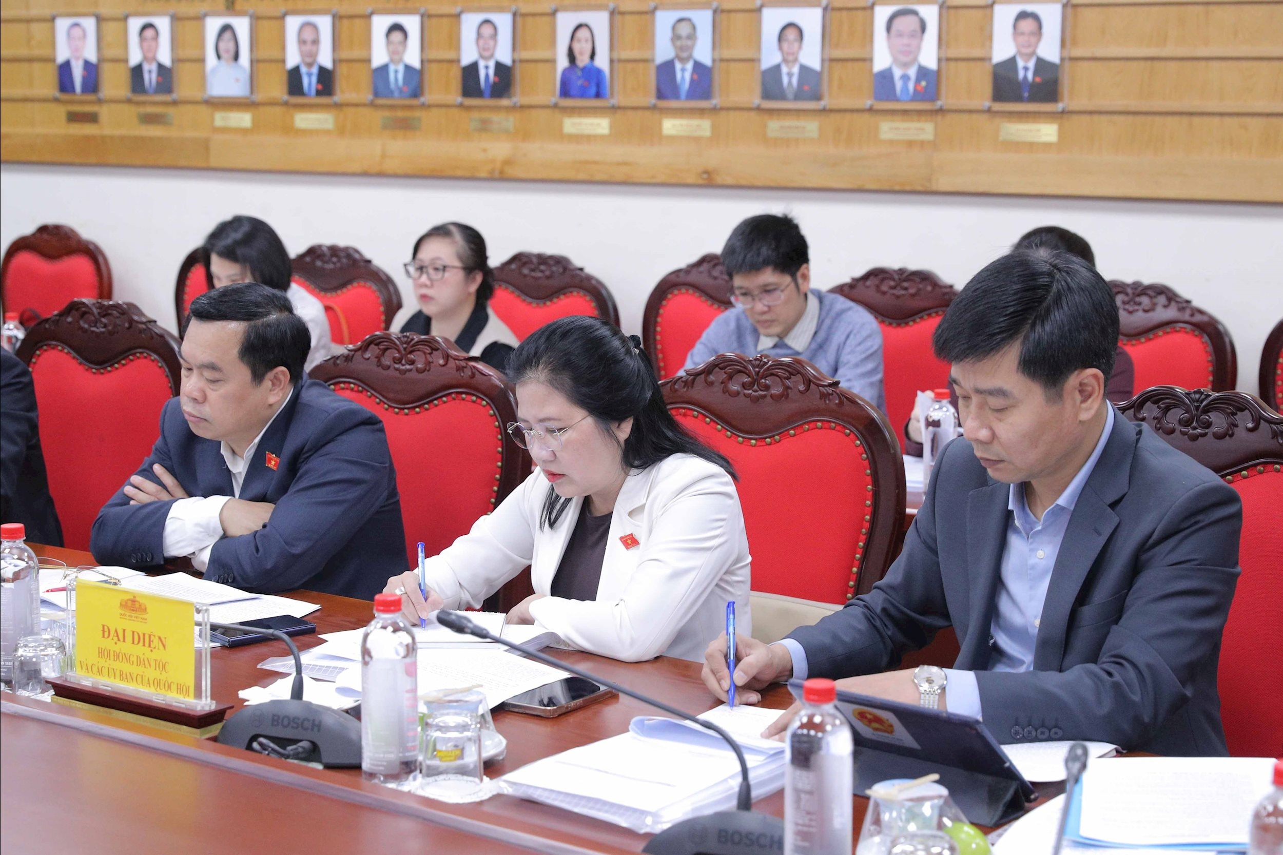 Afgevaardigden die 1 bijwonen