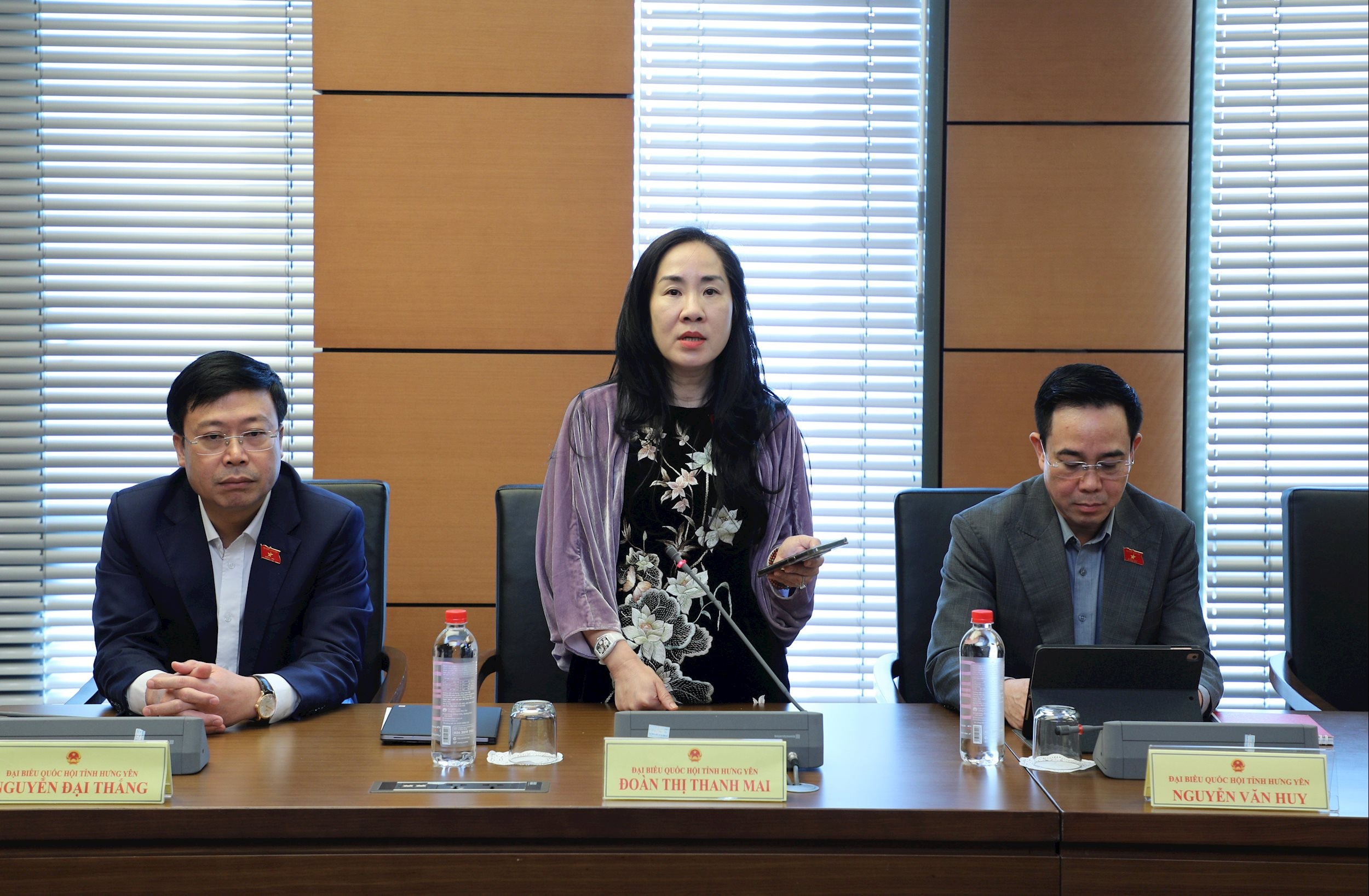 Delegata Adunării Naționale, Doan Thi Thanh Mai (Hung Yen), a discutat în grup.