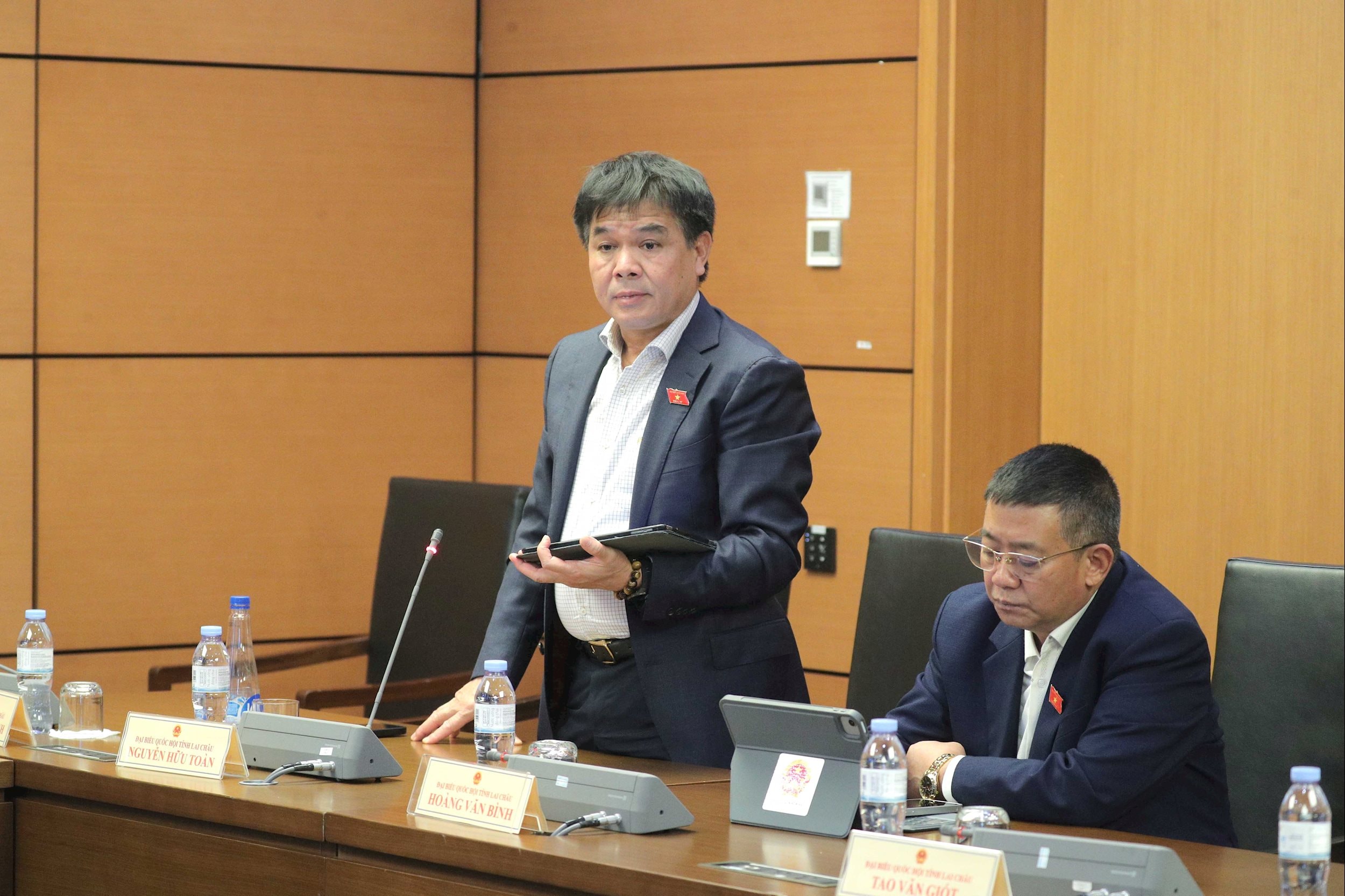 អនុប្រធានរដ្ឋសភា Nguyen Huu Toan (លោក Lai Chau)