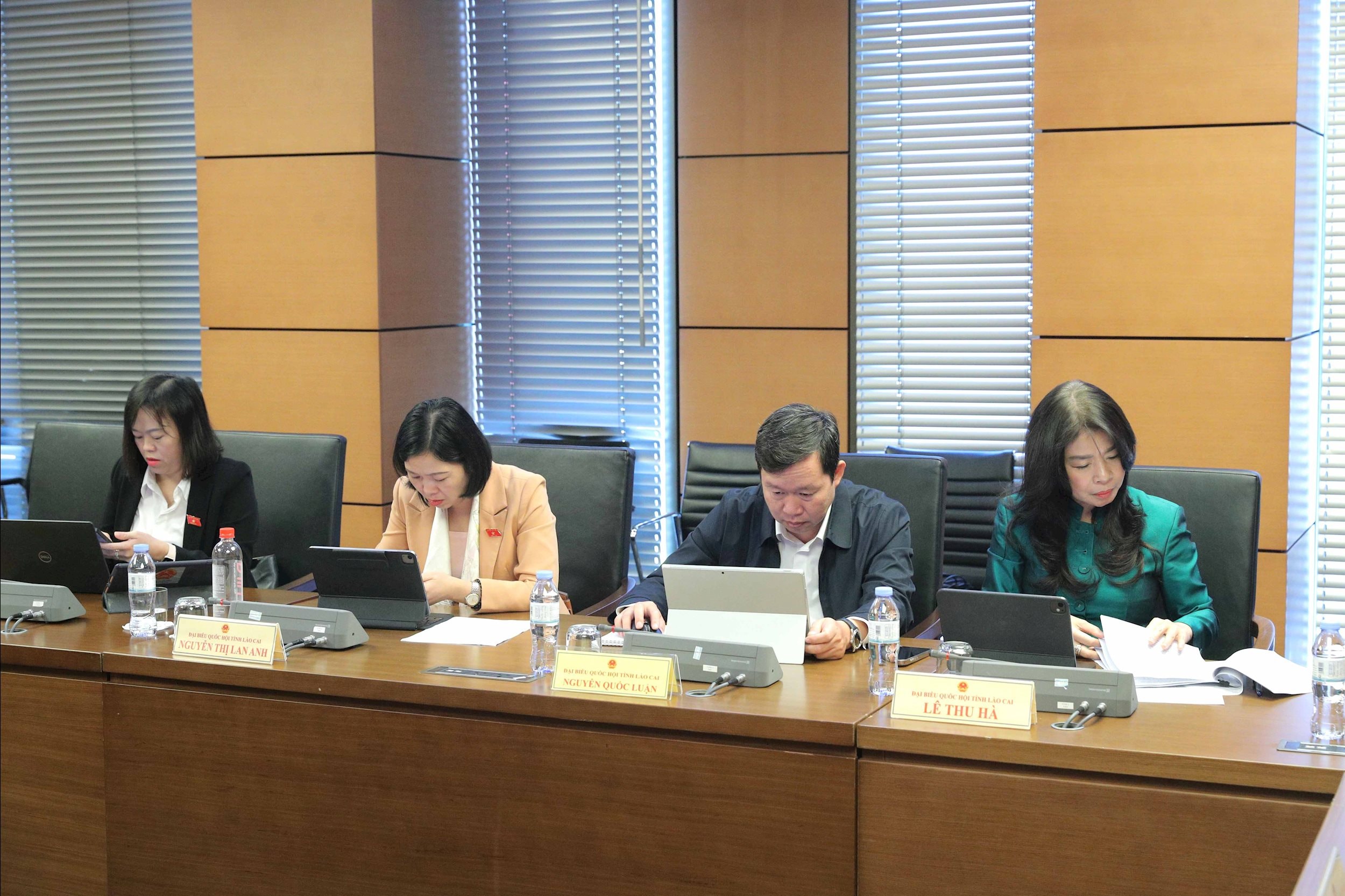 គណៈប្រតិភូឡាវ