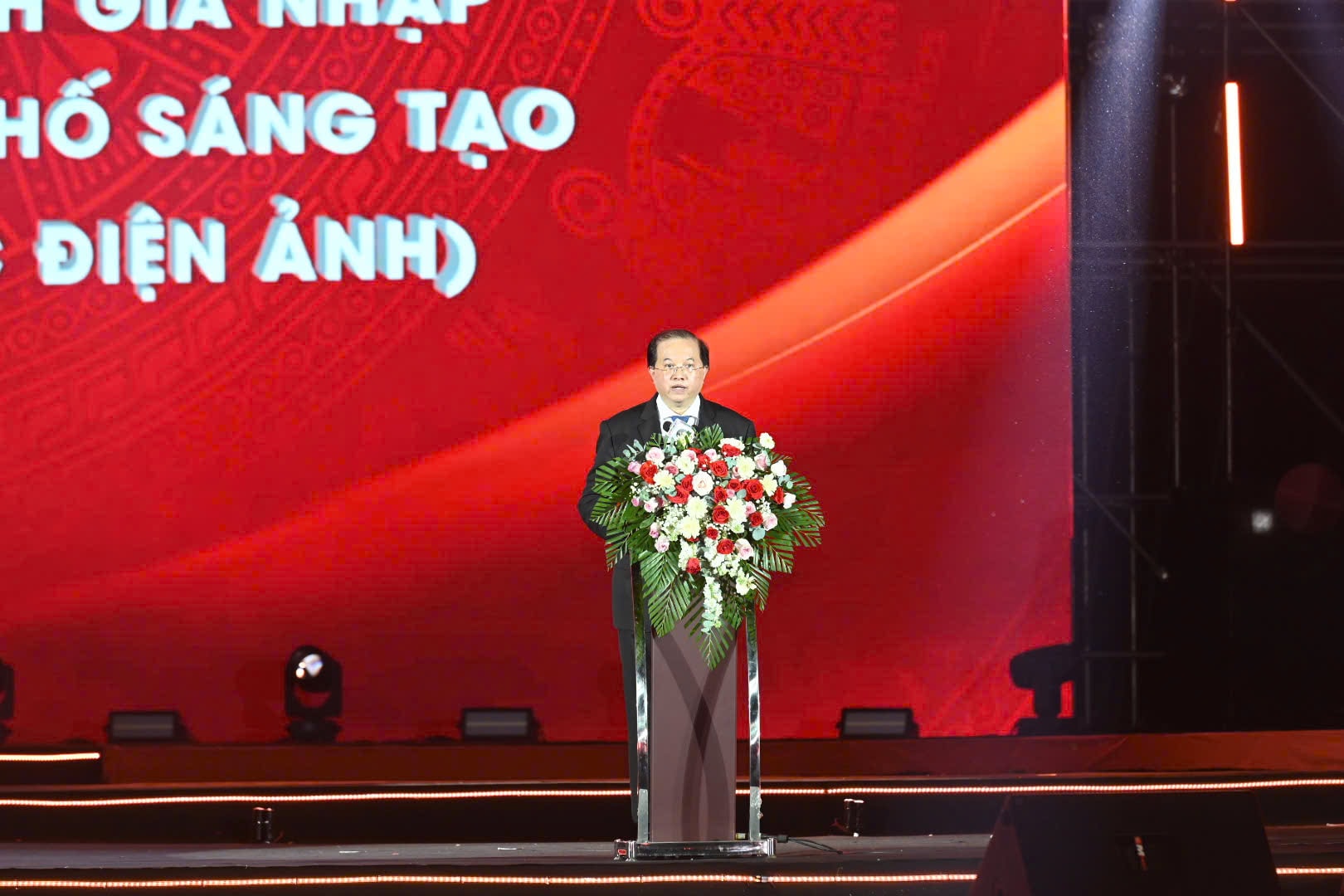 Thứ trưởng Bộ Văn hóa, Thể thao và Du lịch Tạ Quang Đông phát biểu khai mạc