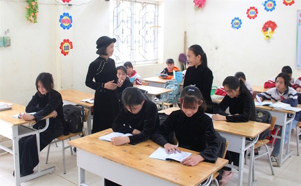 Mô hình lớp học tiếng dân tộc Tày của cô giáo Dương Thị Bền trường THCS Vân Sơn, huyện Sơn Động