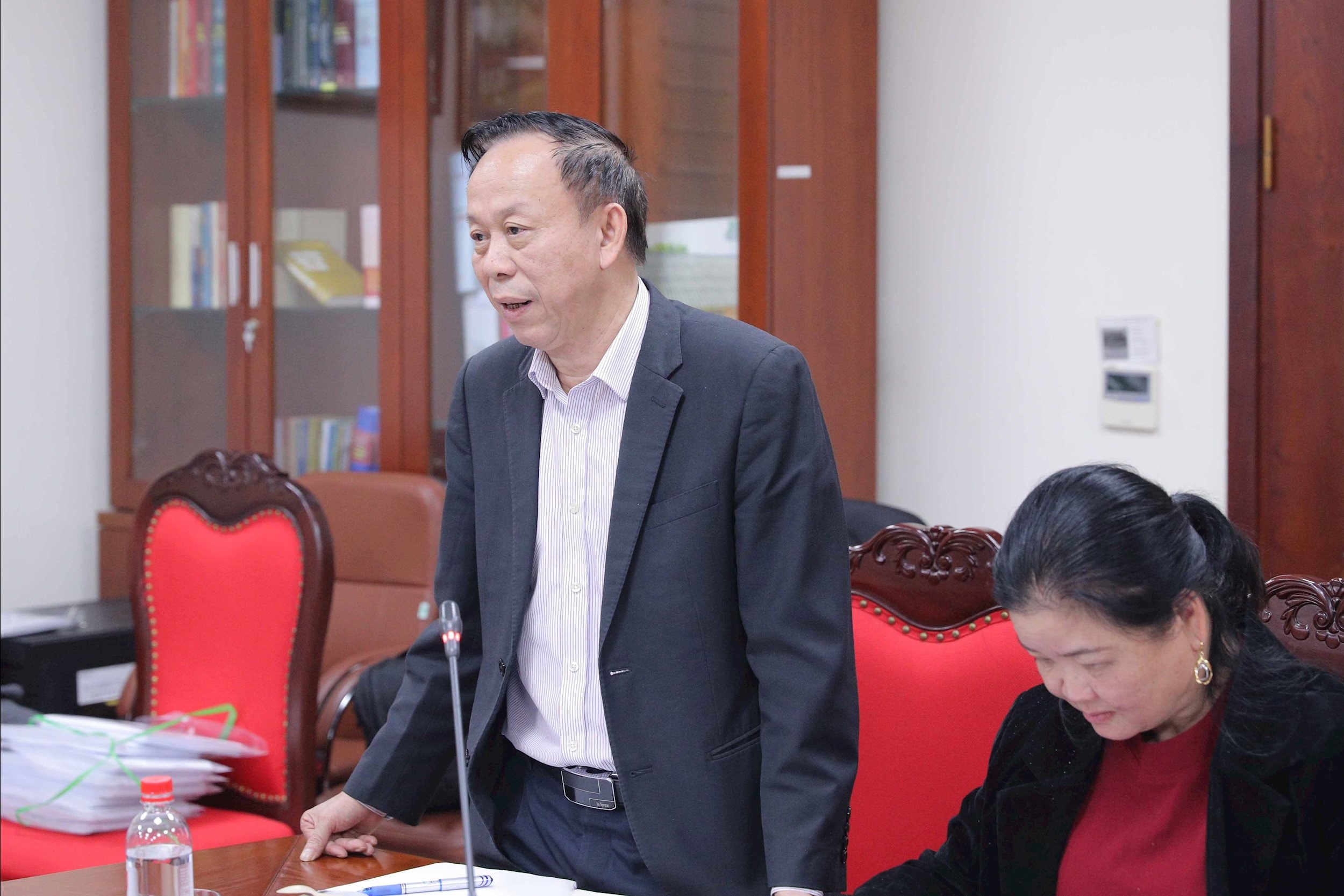 Adjunct-directeur van het ministerie van Industrie, overheidskantoor Bui Tat Hop