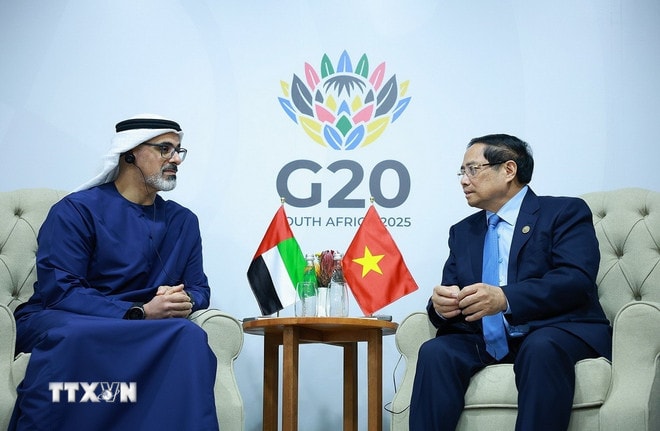 ttxvn-thu-tuong-pham-minh-chinh-gap-hoang-thai-tu-abu-dhabi-uae-4.jpg