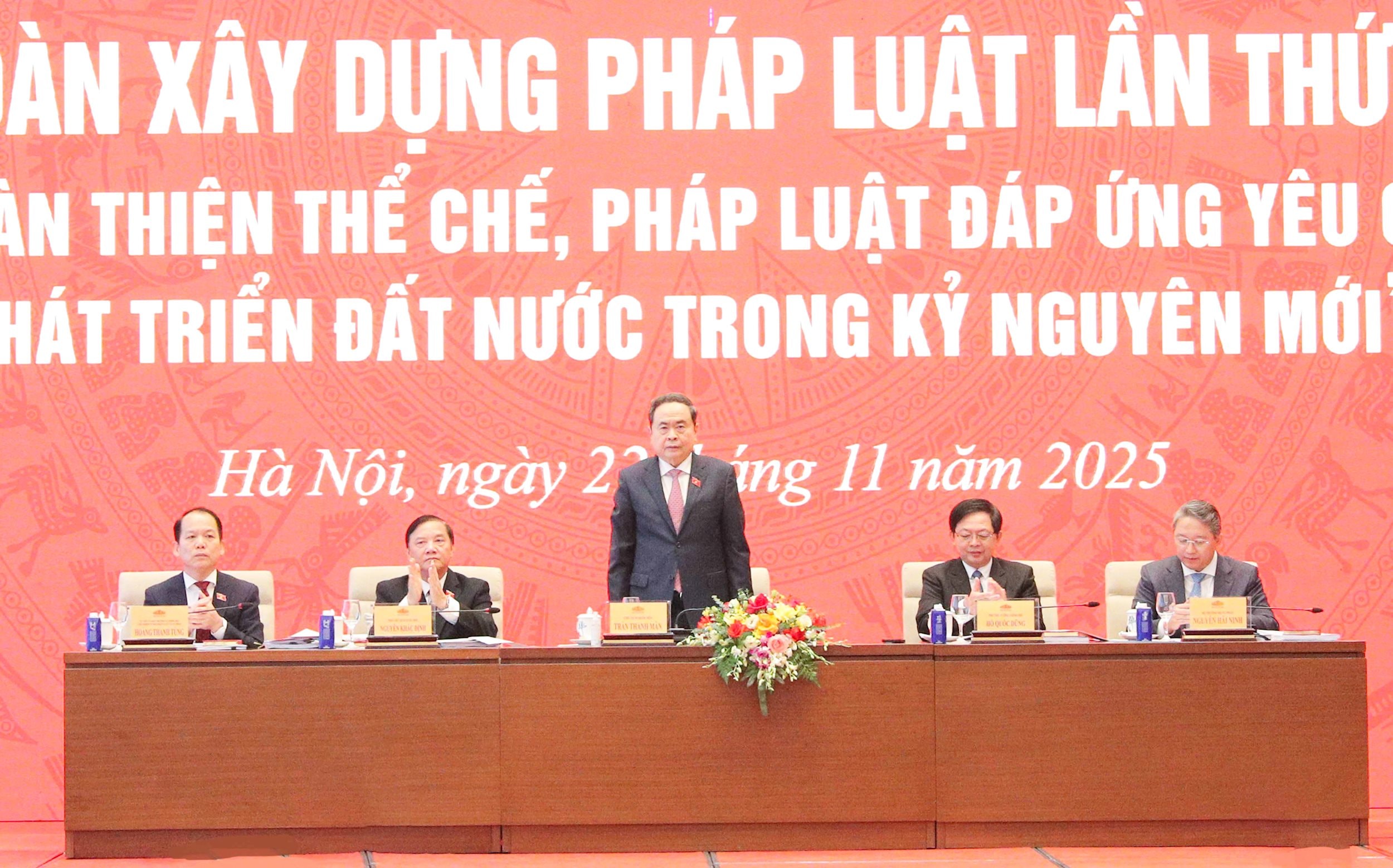 Председатель Национального собрания Чан Тхань Ман, глава организационного комитета Форума, председательствовал на Форуме и выступил с вступительной речью. Фото: Хо Лонга