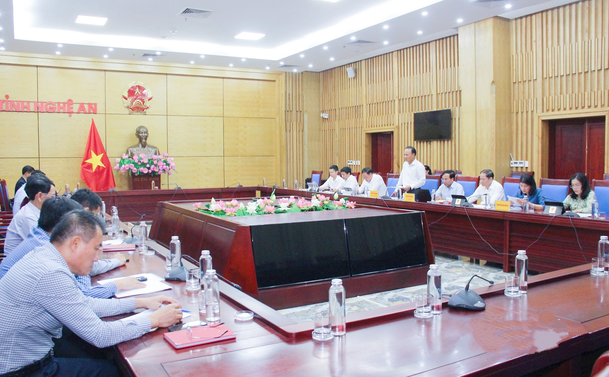 Đoàn giám sát làm việc với UBND tỉnh.