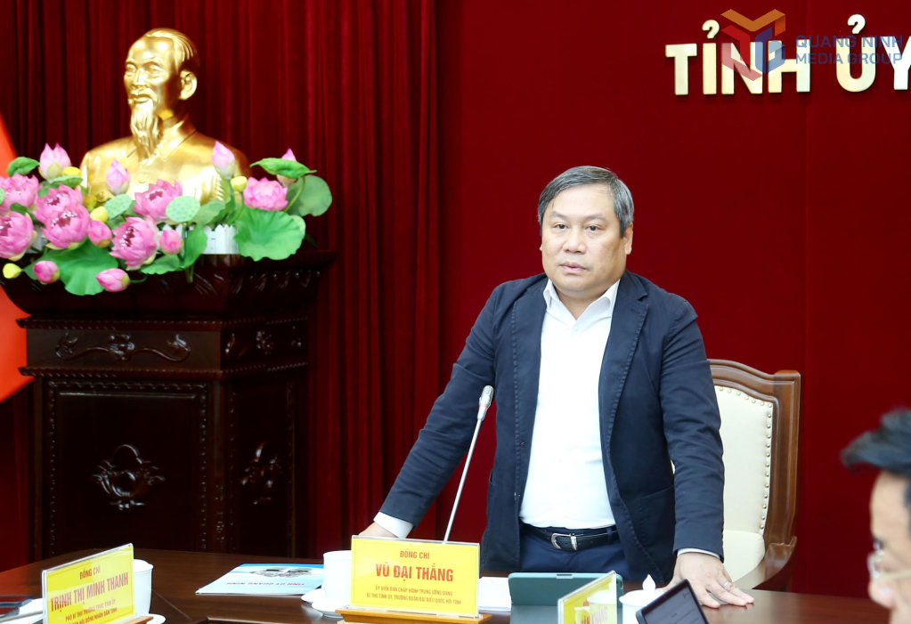 Đồng chí Vũ Đại Thắng, Ủy viên Trung ương Đảng, QQ8823 Nổ Hũ Tỉnh ủy, Trưởng đoàn ĐBQH tỉnh phát biểu chỉ đạo tại cuộc họp.