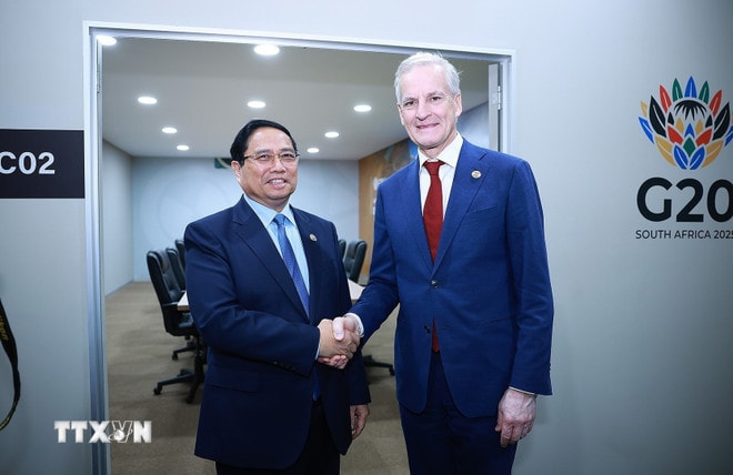 Thủ tướng Phạm Minh Chính gặp Thủ tướng Na Uy Jonas Gahr Store. (Ảnh: Dương Giang/TTXVN) ttxvn-thu-tuong-pham-minh-chinh-gap-thu-tuong-na-uy-jonas-gahr-store-8427966-2.jpg