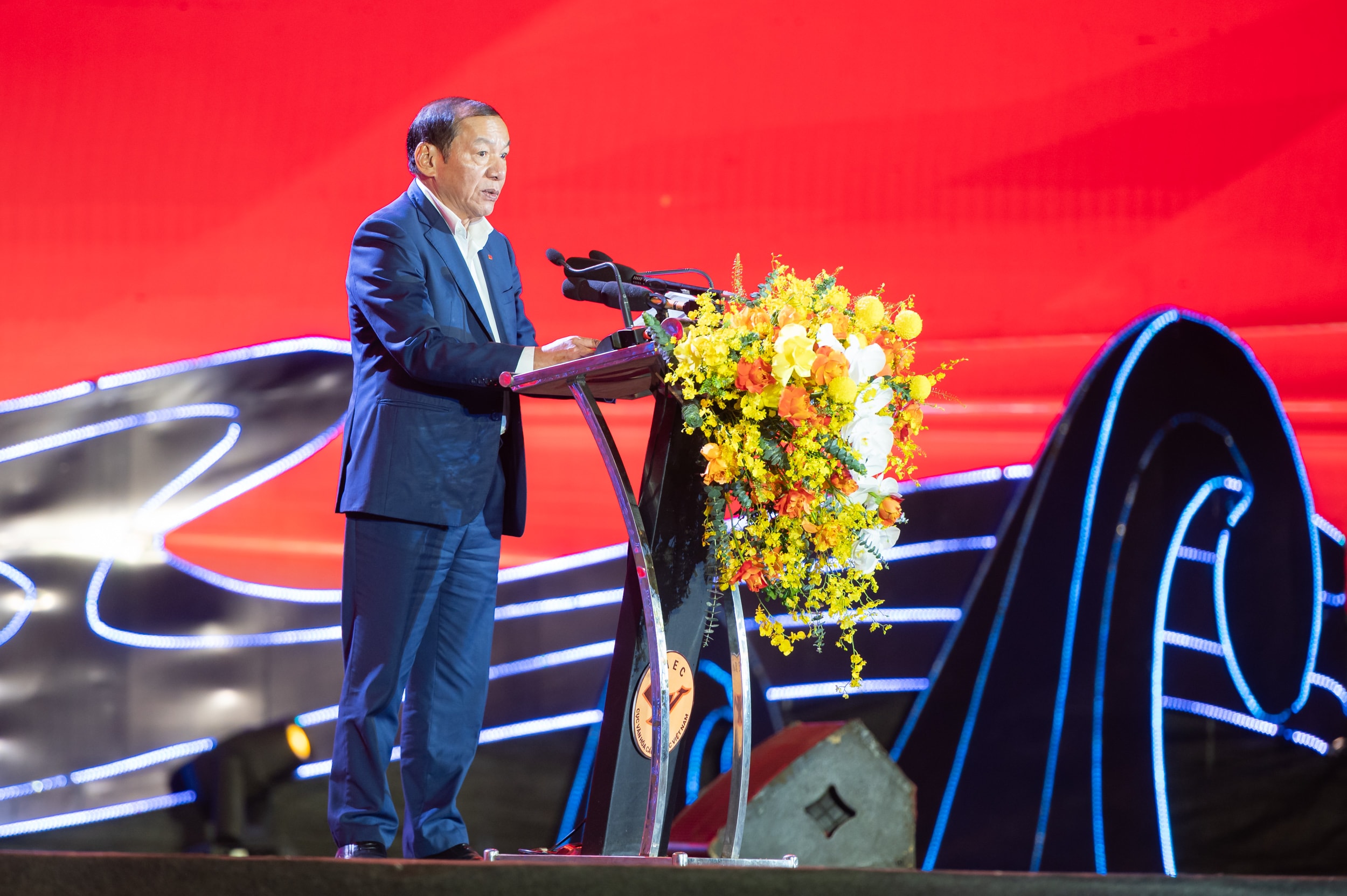 รัฐมนตรีว่าการกระทรวงวัฒนธรรมเหงียน วัน ฮุง กล่าวปราศรัย