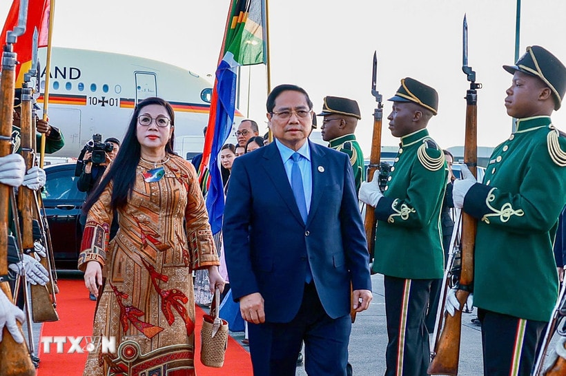 Lễ tiễn Thủ tướng Phạm Minh Chính và Phu nhân kết thúc chuyến tham dự Hội nghị Thượng đỉnh G20 tại Nam Phi. (Ảnh: Dương Giang/TTXVN)