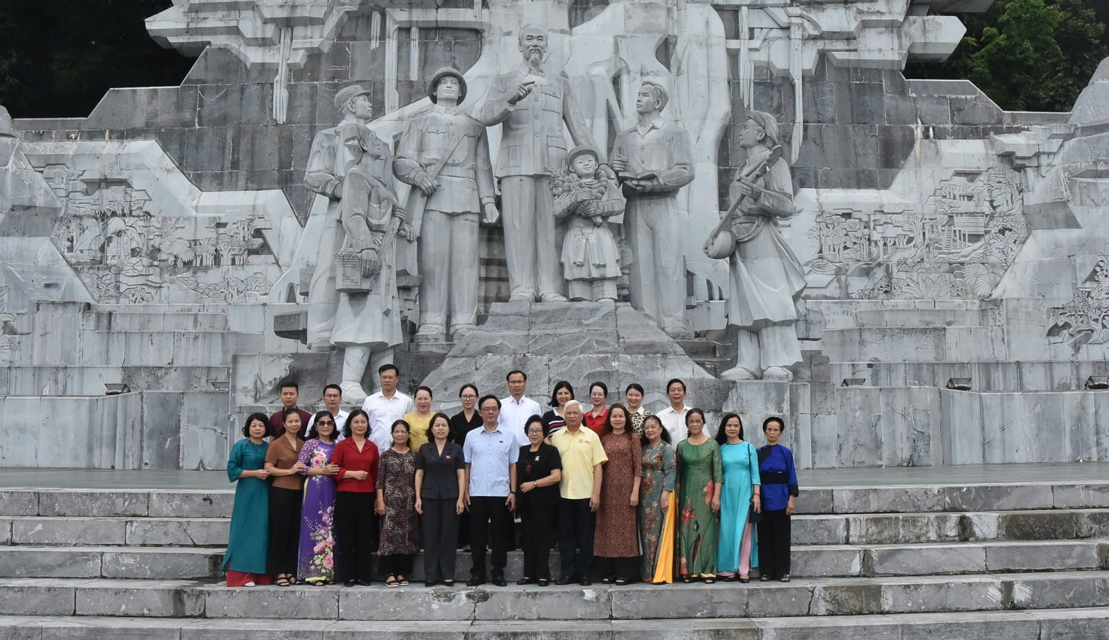 tham quan quang truong