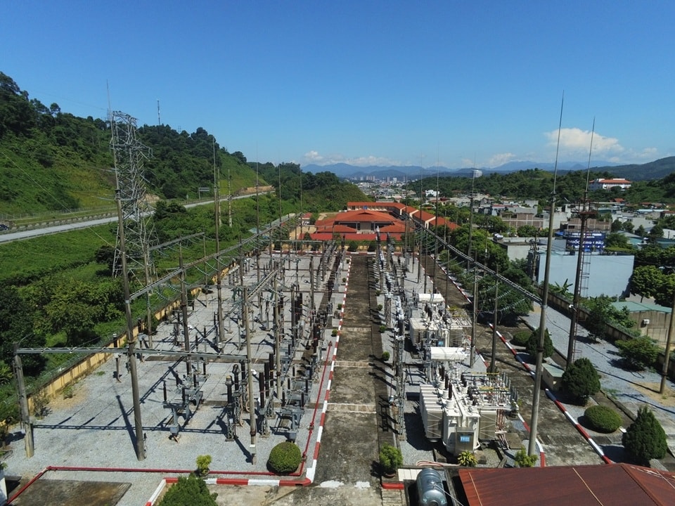 1 ລະບົບຕາຂ່າຍໄຟຟ້າ 110kV ປະກອບສ່ວນຮັບປະກັນການສະໜອງໄຟຟ້າຢ່າງໝັ້ນຄົງໃຫ້ແກ່ການພັດທະນາອຸດສາຫະກຳ ແລະ ຕົວເມືອງຂອງແຂວງ ລາວກາຍ. ຮູບພາບ: NPC
