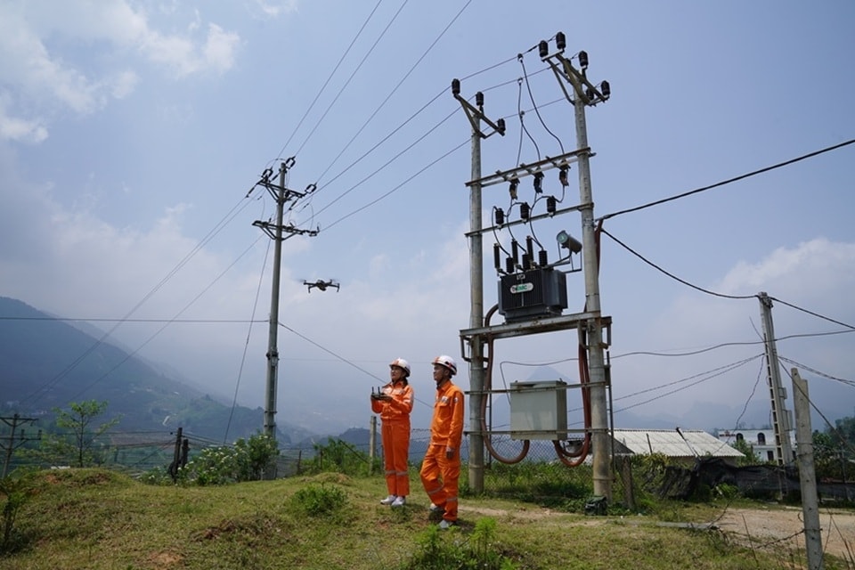 2 ກ້າວເຂົ້າສູ່ປີ 2026, ບໍລິສັດໄຟຟ້າລາວກາຍ ມຸ່ງໄປເຖິງການສືບຕໍ່ປະດິດສ້າງ, ສົ່ງເສີມການຫັນເປັນດີຈີຕອນ, ປັບປຸງຄຸນນະພາບການບໍລິການລູກຄ້າ. ຮູບພາບ: NPC