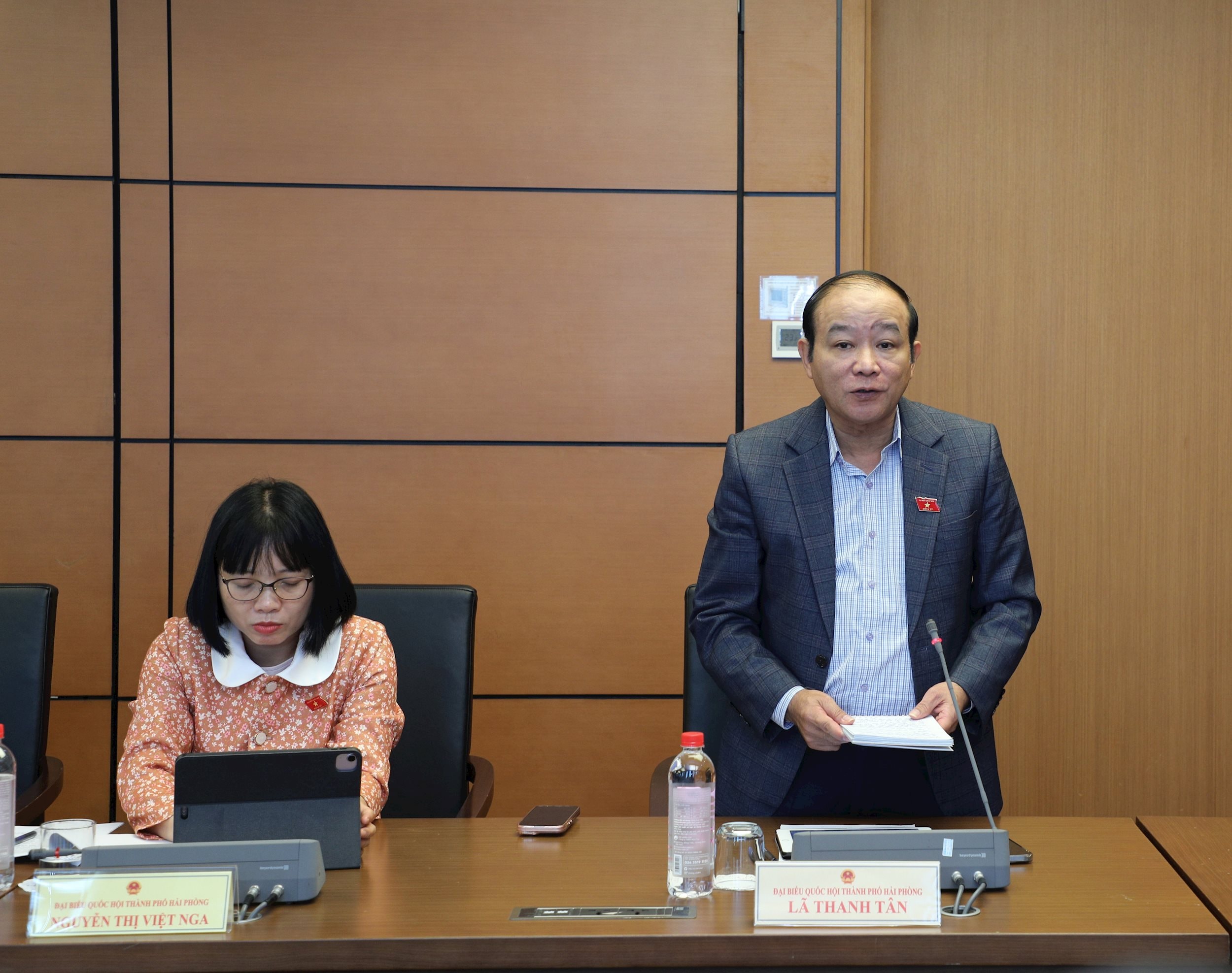 ĐBQH Lã Thanh Tân (TP. Hải Phòng) thảo luận tại tổ