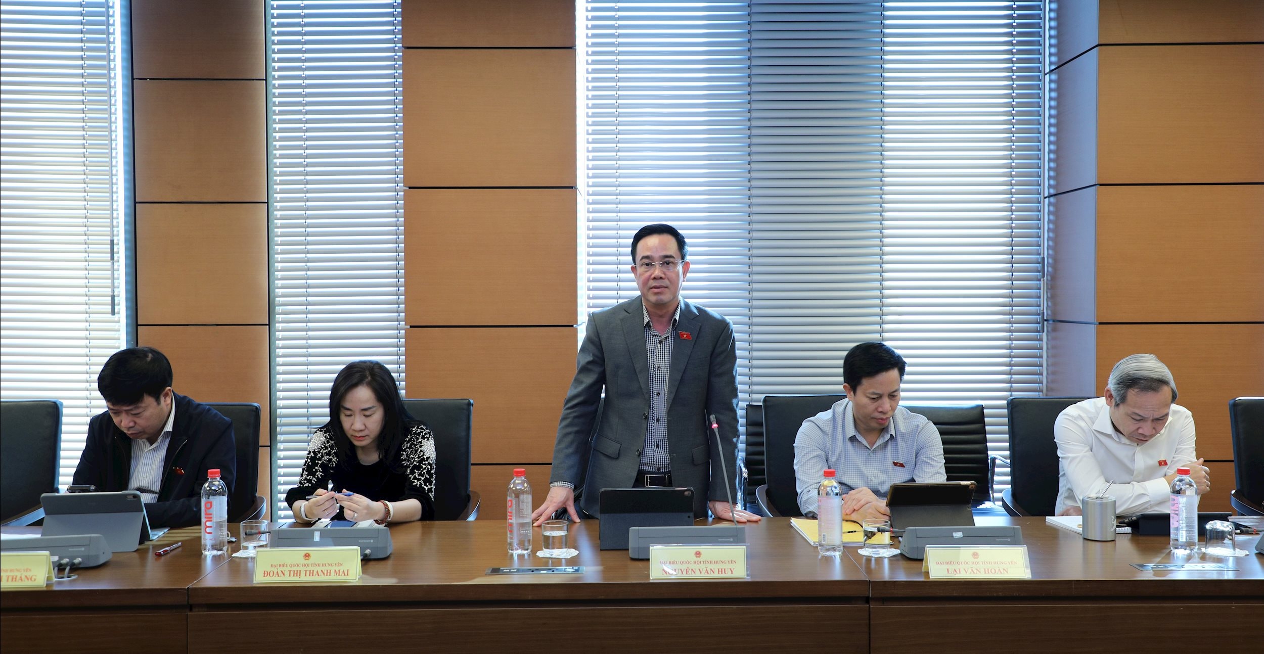 ĐBQH Nguyễn Văn Huy (Hưng Yên) thảo luận tại tổ