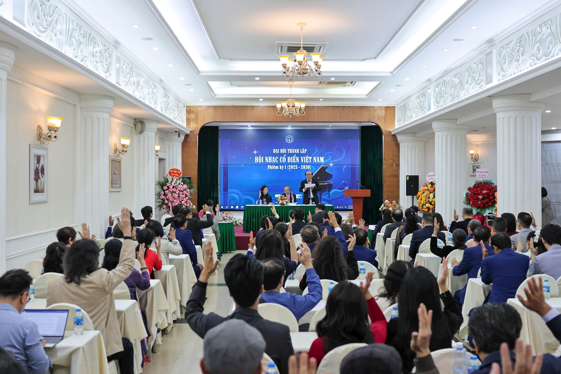 hnm.1cdn.vn-2025-11-25-f65a255838-_quang-canh-dai-hoi-nhac-co-dien.jpg