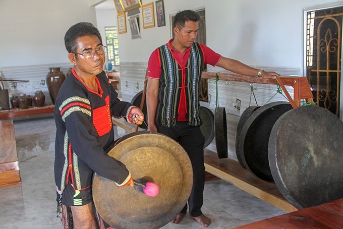 Народ Эде в Кханьхоа хранит старинные наборы гонгов как сокровище.