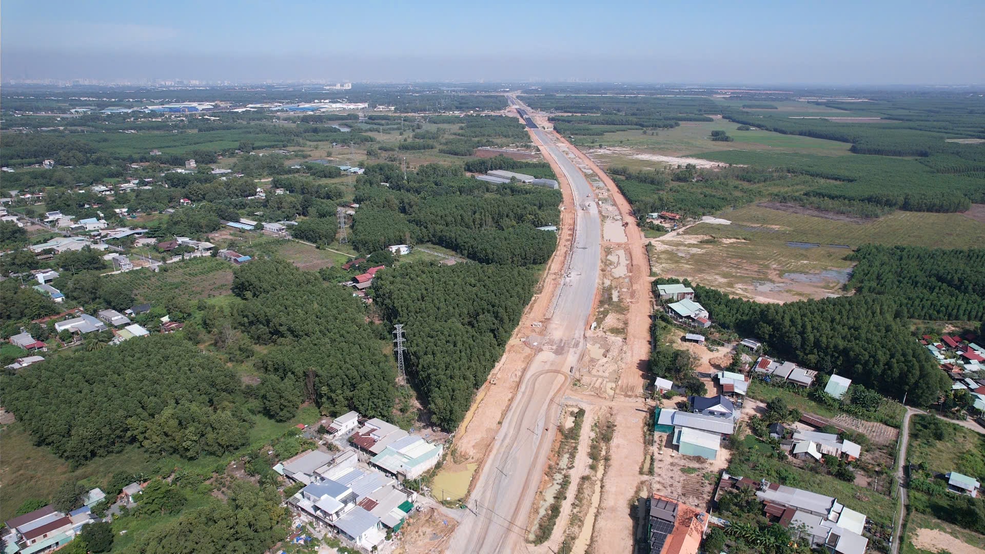 Projekt drogi obwodowej nr 3 przebiegającej przez Dong Nai ma długość 11,26 km.