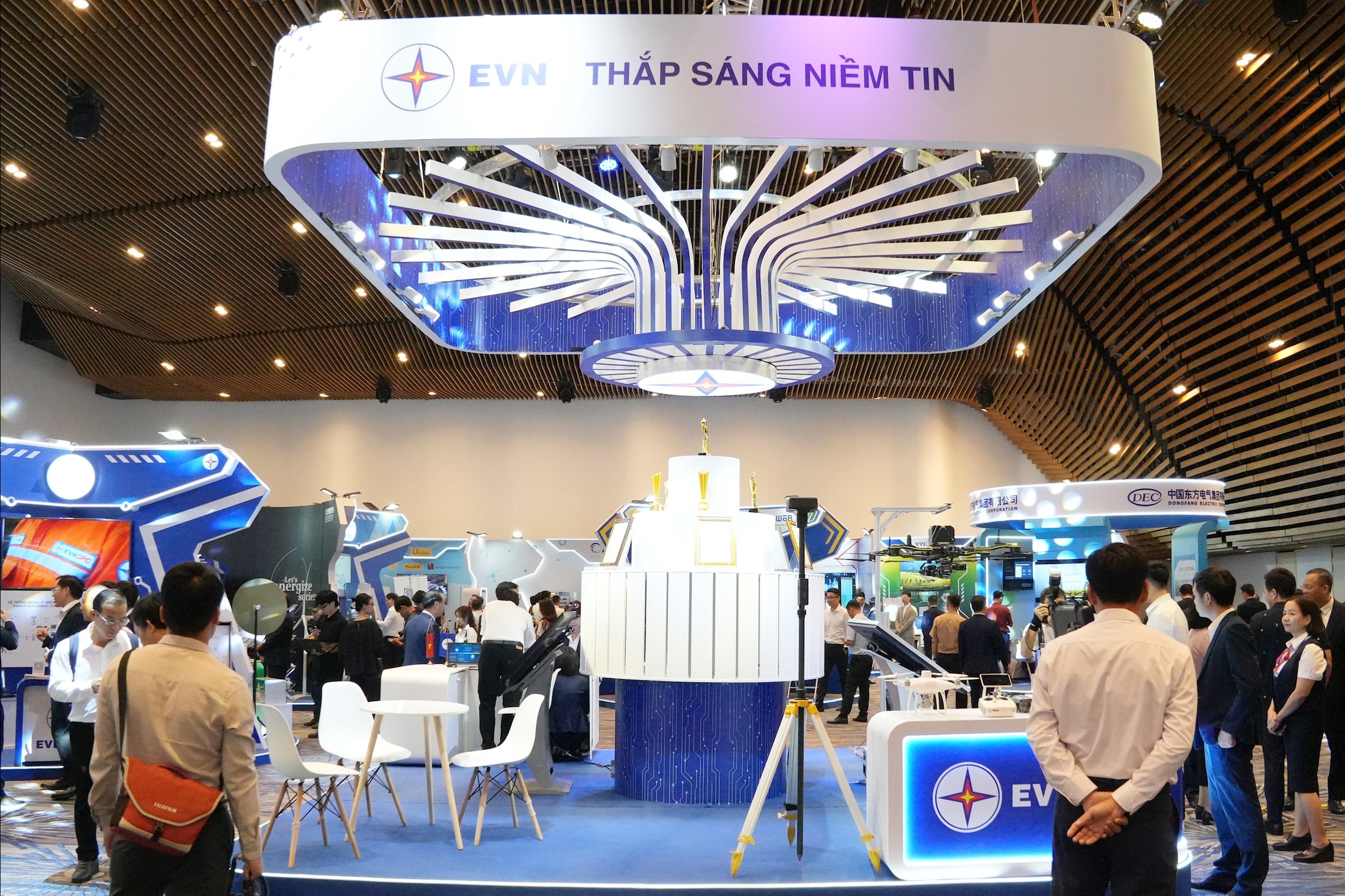 Na targach Techshow 2025 znajduje się 52 dużych stoisk, na których prezentowane są zaawansowane technologie z tej dziedziny.