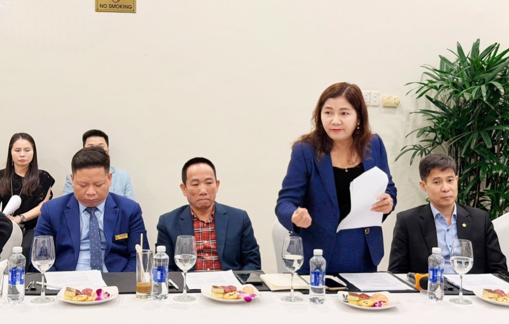 Đại diện Hiệp hội du lịch tỉnh phát biểu tại buổi khảo sát.