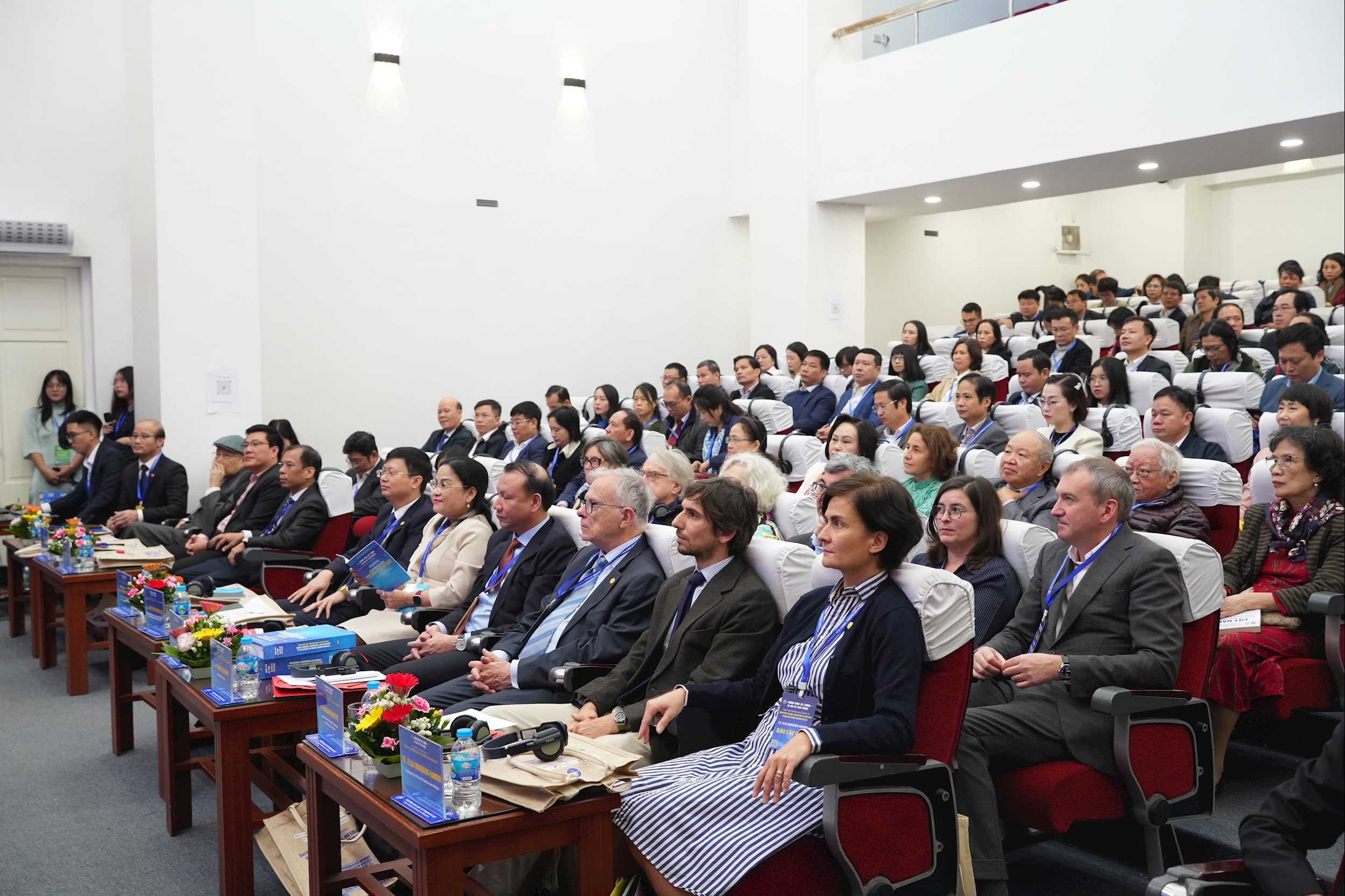 quoc tế 1