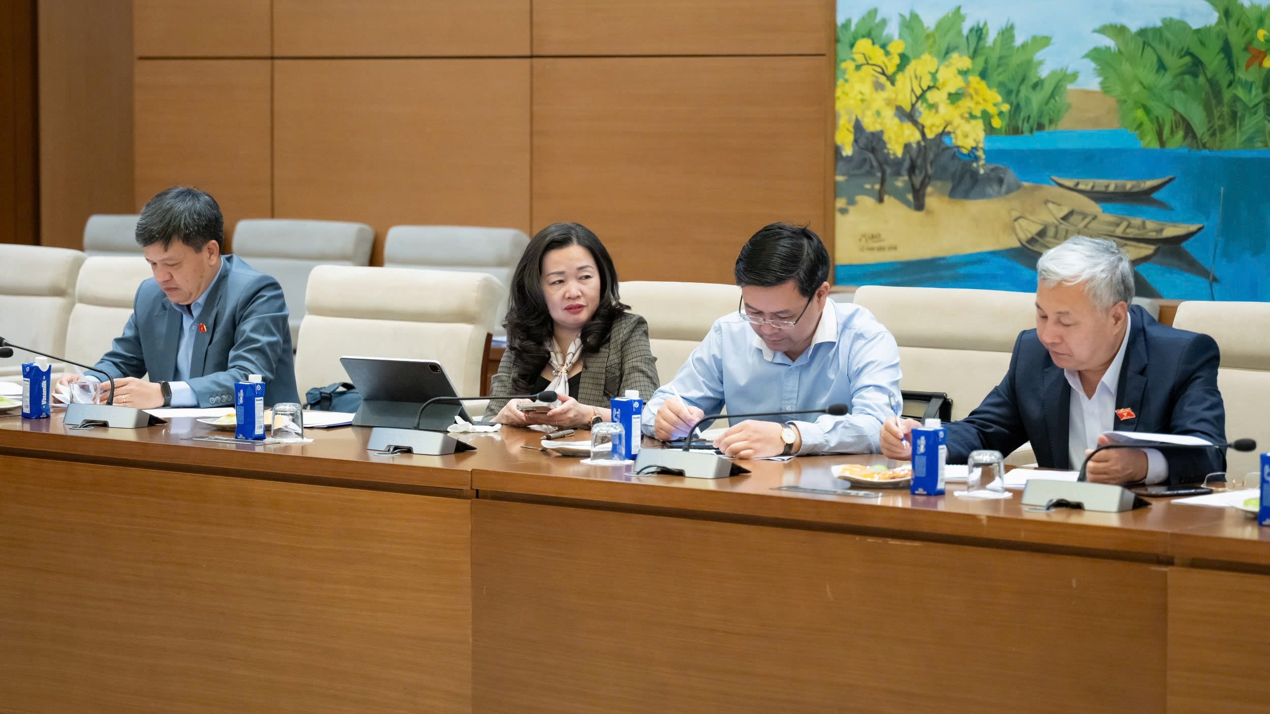 Afgevaardigden die de vergadering bijwonen