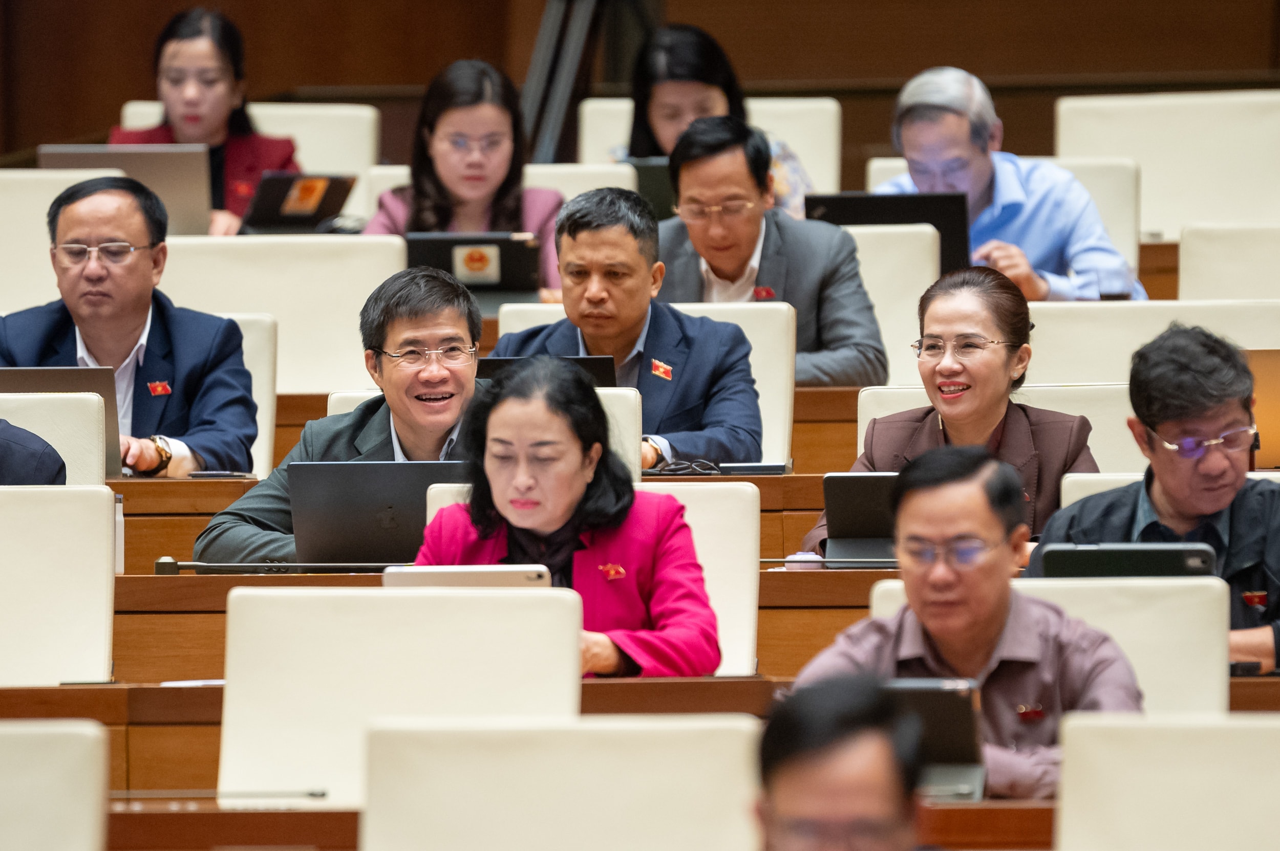 Các đại biểu tham dự phiên họp. Ảnh: Phạm Thắng