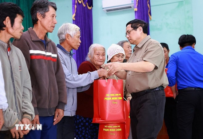 ttxvn-thu-tuong-kiem-tra-cong-tac-khac-phuc-hau-qua-mua-lu-tai-dak-lak-21.jpg