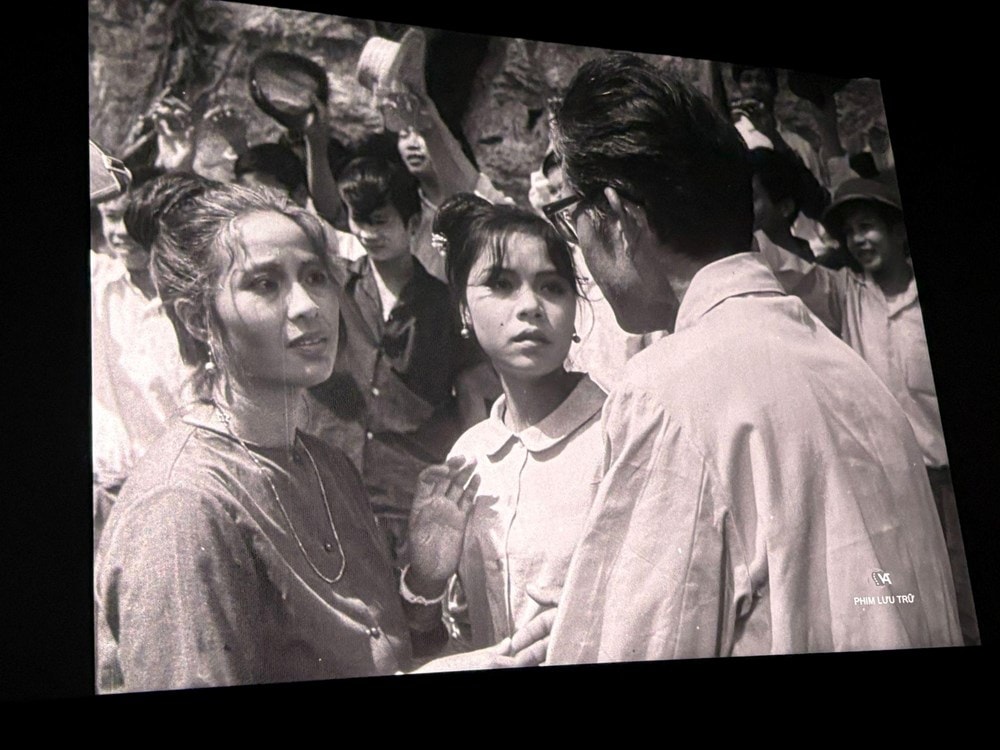 hai_nguoi_me_rjcq.jpg